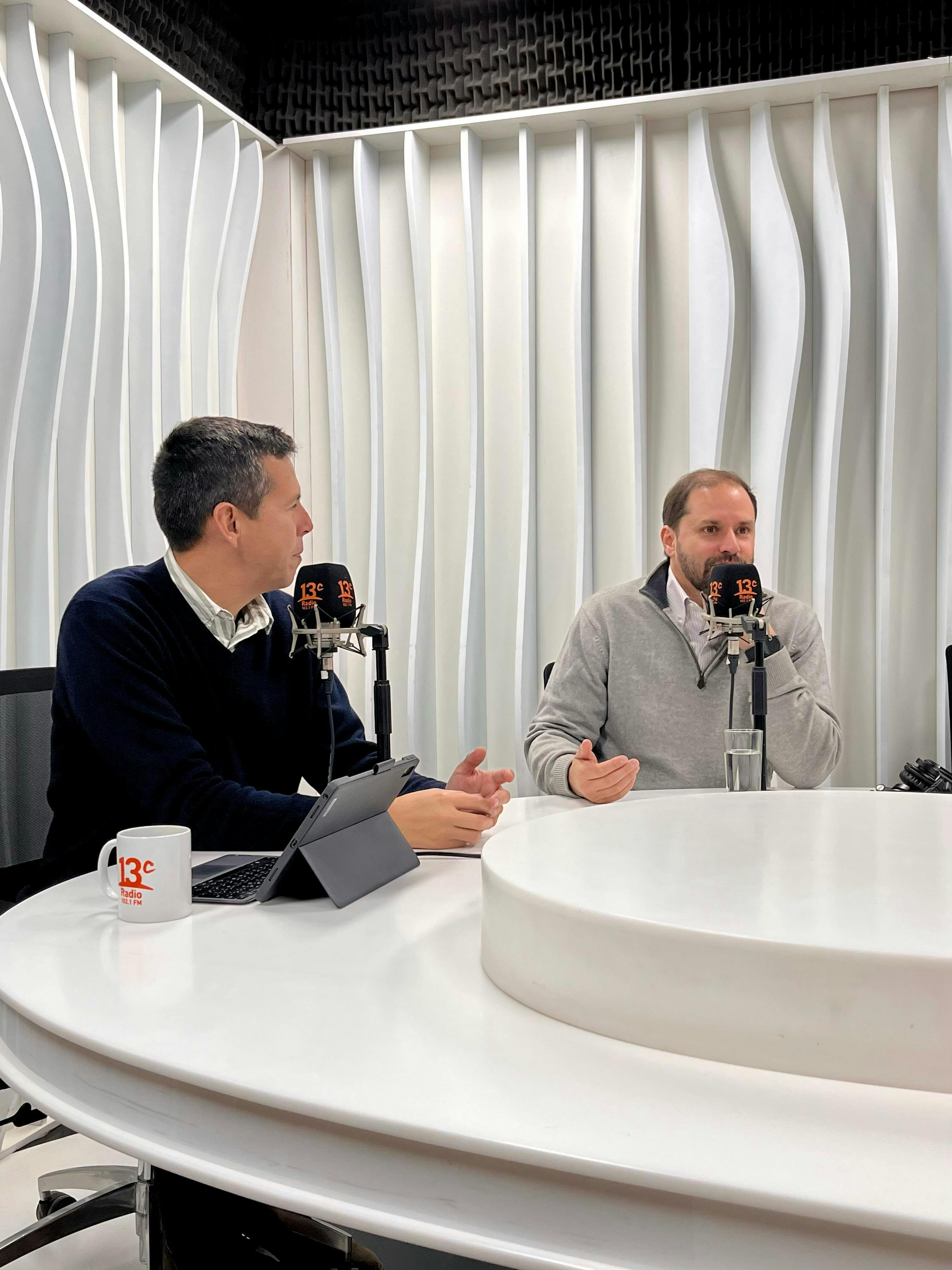 Panel de alcaldes con Claudio Castro y Jaime Bellolio 