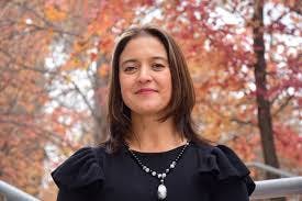Historiadora por polémica sobre conmemoración a Gabriela Mistral: “Es reducirla a un ámbito que no determina el aporte que ella realizó”