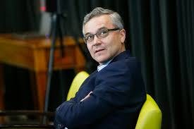 Abogado constitucionalista sobre artículo 60: "Es bastante nítido, señala que cesa en el cargo el parlamentario que durante su ejercicio, celebre un contrato con el Estado". 