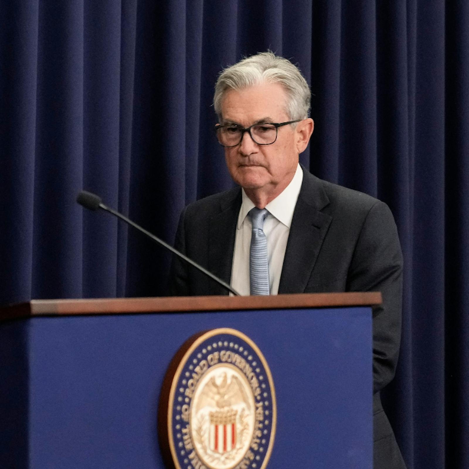El valor récord del oro por los ataques de Donald Trump contra el presidente de la FED episode artwork