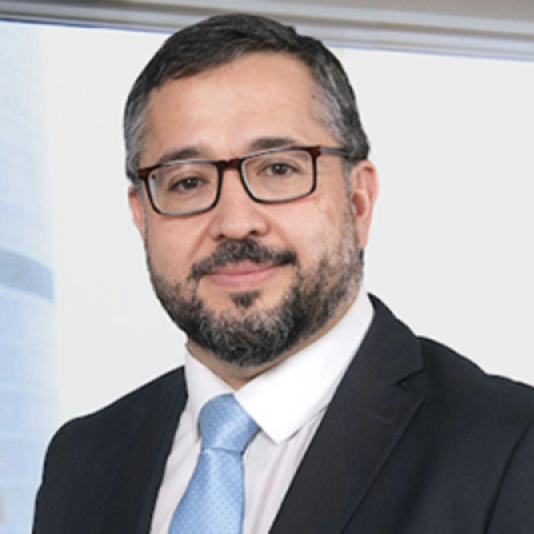 Abogado Cristián Reyes por denuncia de la FNE contra Google: “Se está perjudicando a los consumidores, no solo a los desarrolladores y medios de pago”