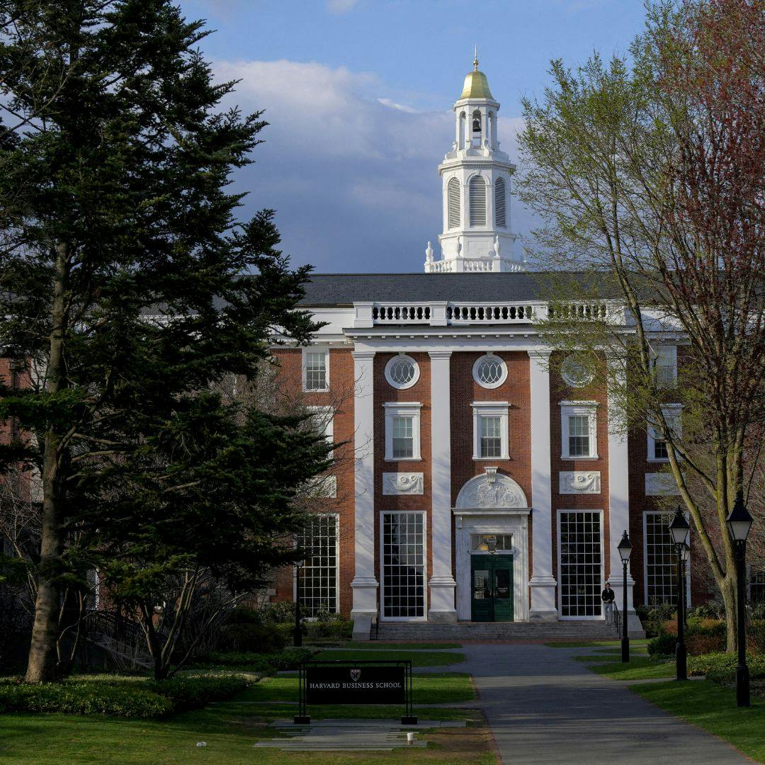 Donald Trump prohíbe a estudiantes extranjeros en Harvard