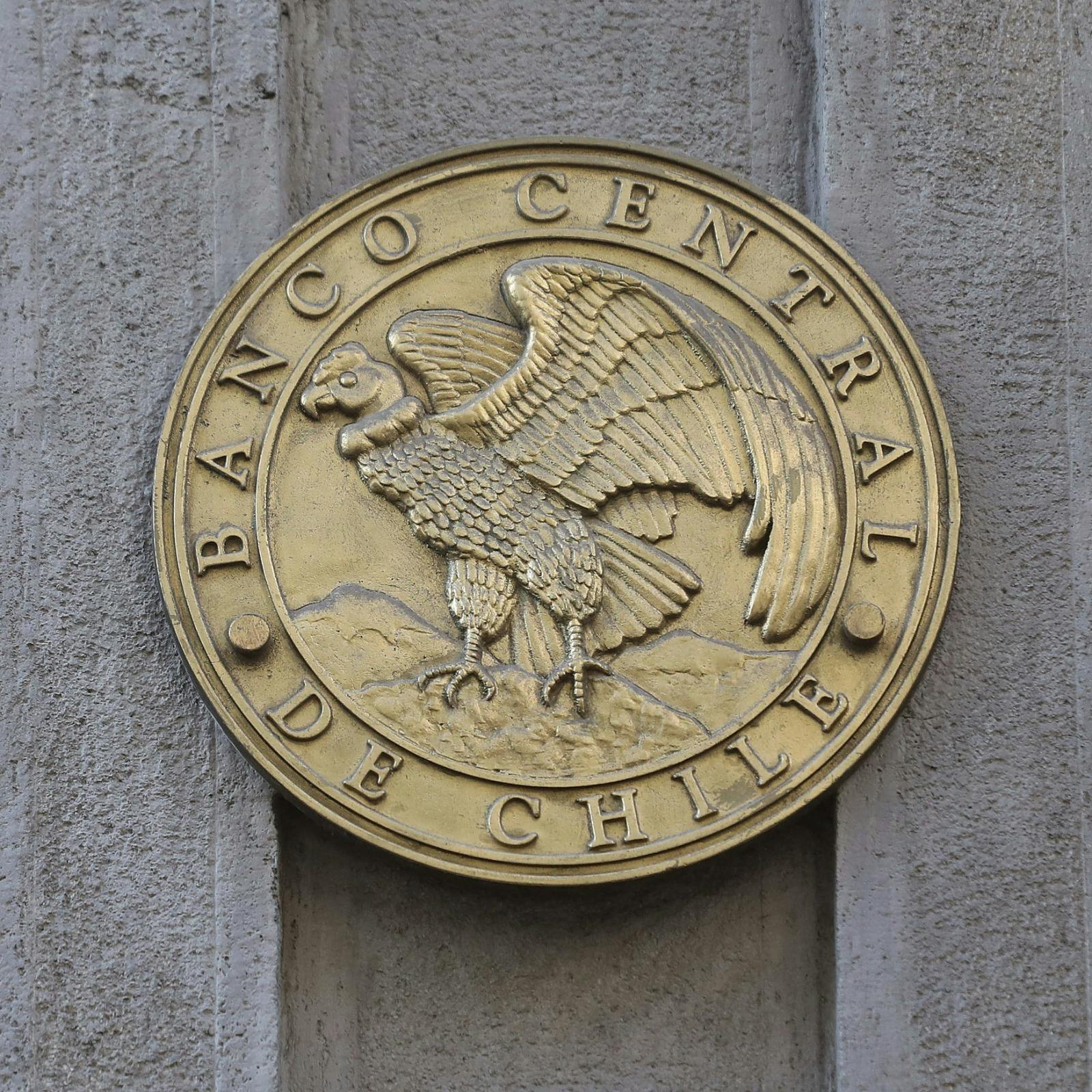 IPoM de junio: El Banco Central ajusta al alza su proyección de crecimiento en 2025 y reconoce preocupación por el conflicto en Medio Oriente episode artwork