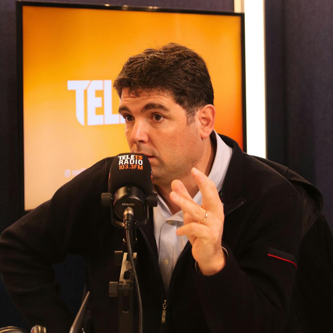 Daniel Mansuy: "Gonzalo Winter te presenta la mesa del poder como si fuera ajena a ellos, como si ellos no formaran parte de los poderosos"