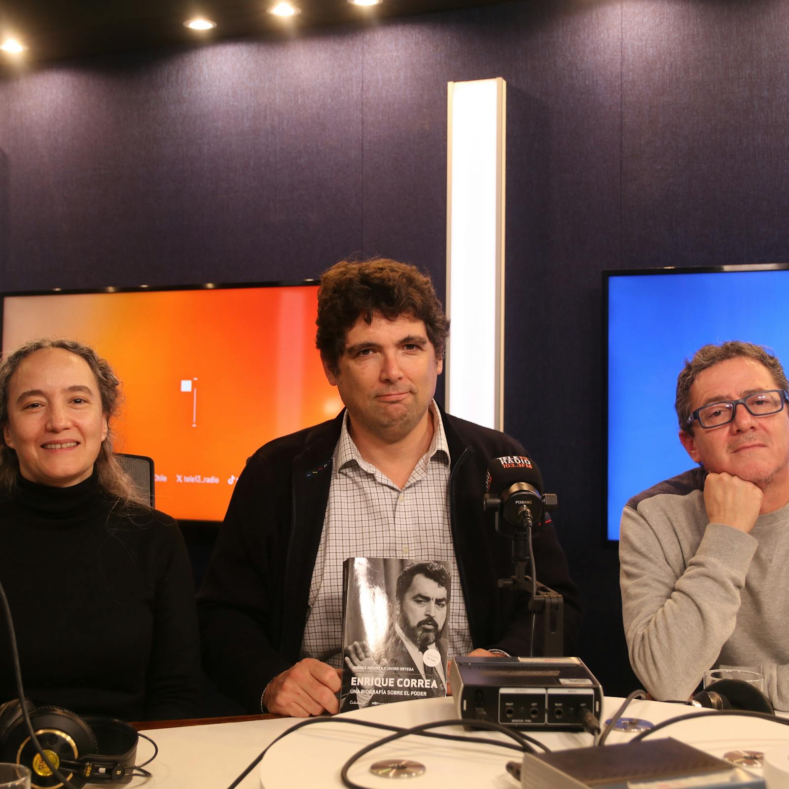 Andrea Insunza y Javier Ortega por su libro “Enrique Correa. Una biografía sobre el poder” Andrea Insunza y Javier Ortega por su libro “Enrique Correa. Una biografía sobre el poder”