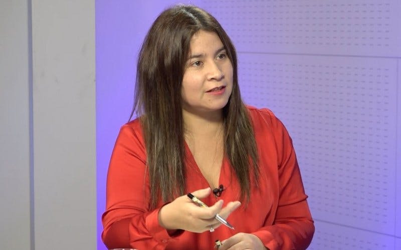 Economista Marcela Vera por efectos económicos del conflicto en Medio Oriente: "Los impactos los vamos a observar a lo largo del tiempo"