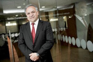 Dr. Álvaro Erazo comentó la fallida licitación de Fonasa por el seguro complementario.