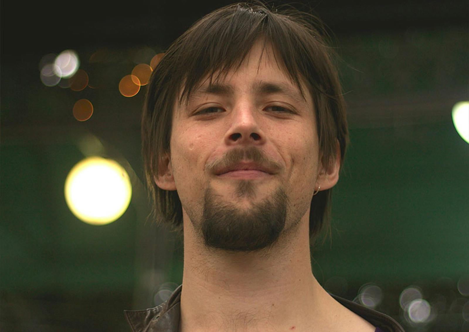 Pablo Greene, director de "Los People in the Dragon": "Somos un país que sobrevive en base a reírse de sí mismo" episode artwork
