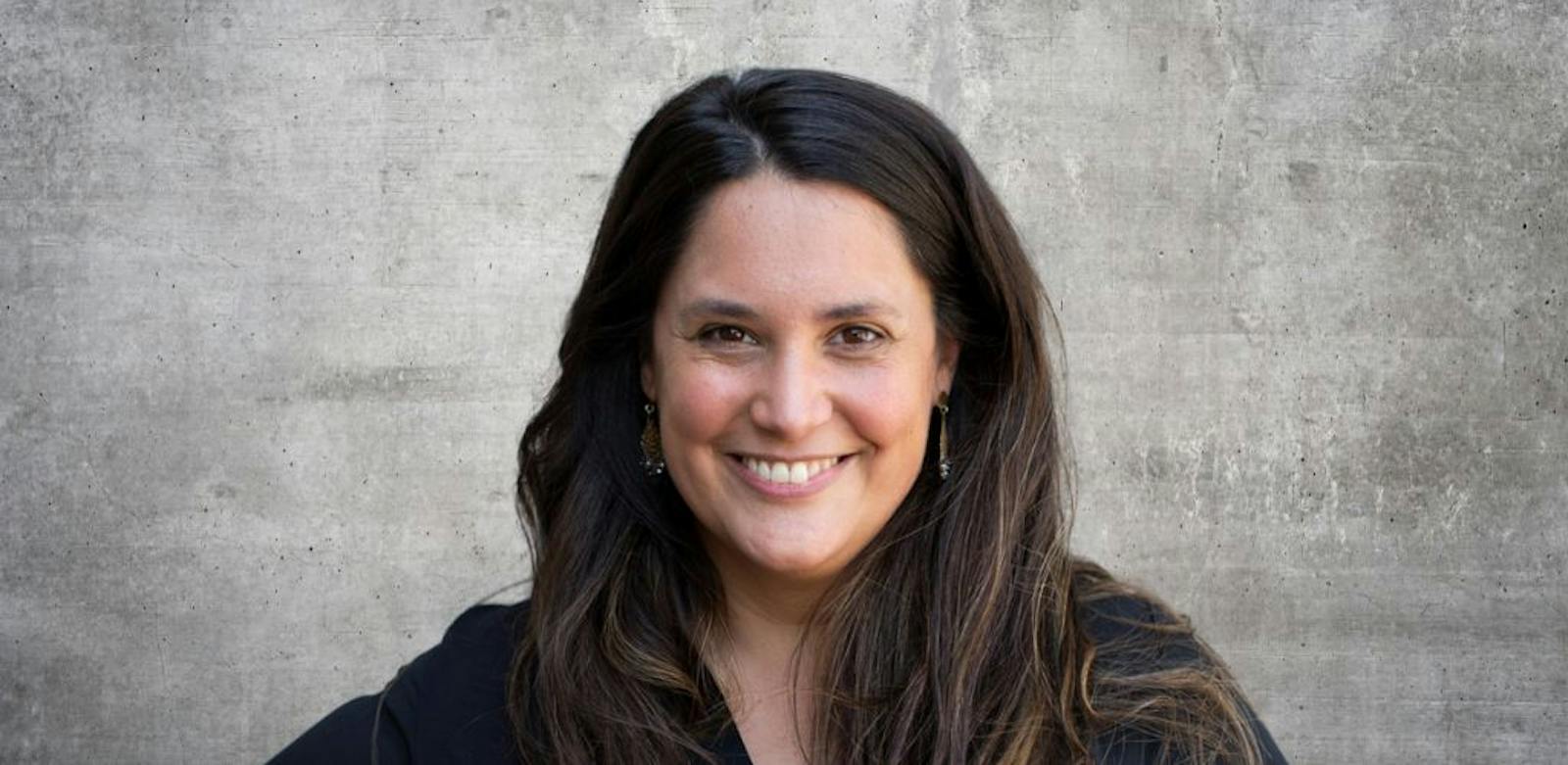 Conversamos con Isabel Contrucci, directora de estudios de la ACHS, por la salud mental de trabajadores a un año de la Ley Karin.  episode artwork