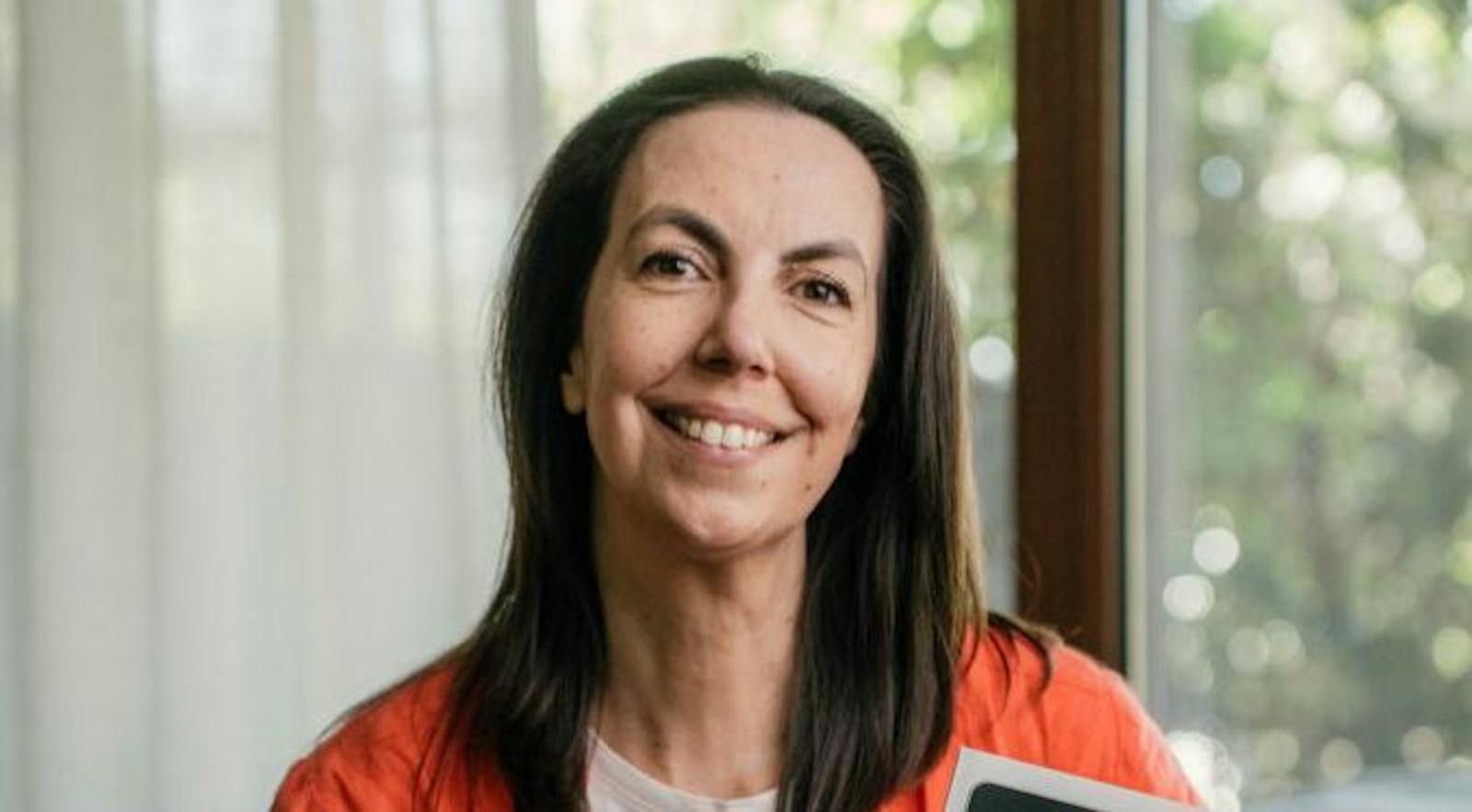 Conversamos con Carolina Pérez Stephens, experta en uso de pantallas, por los inhibidores de señal en colegios municipales de Lo Barnechea.  episode artwork