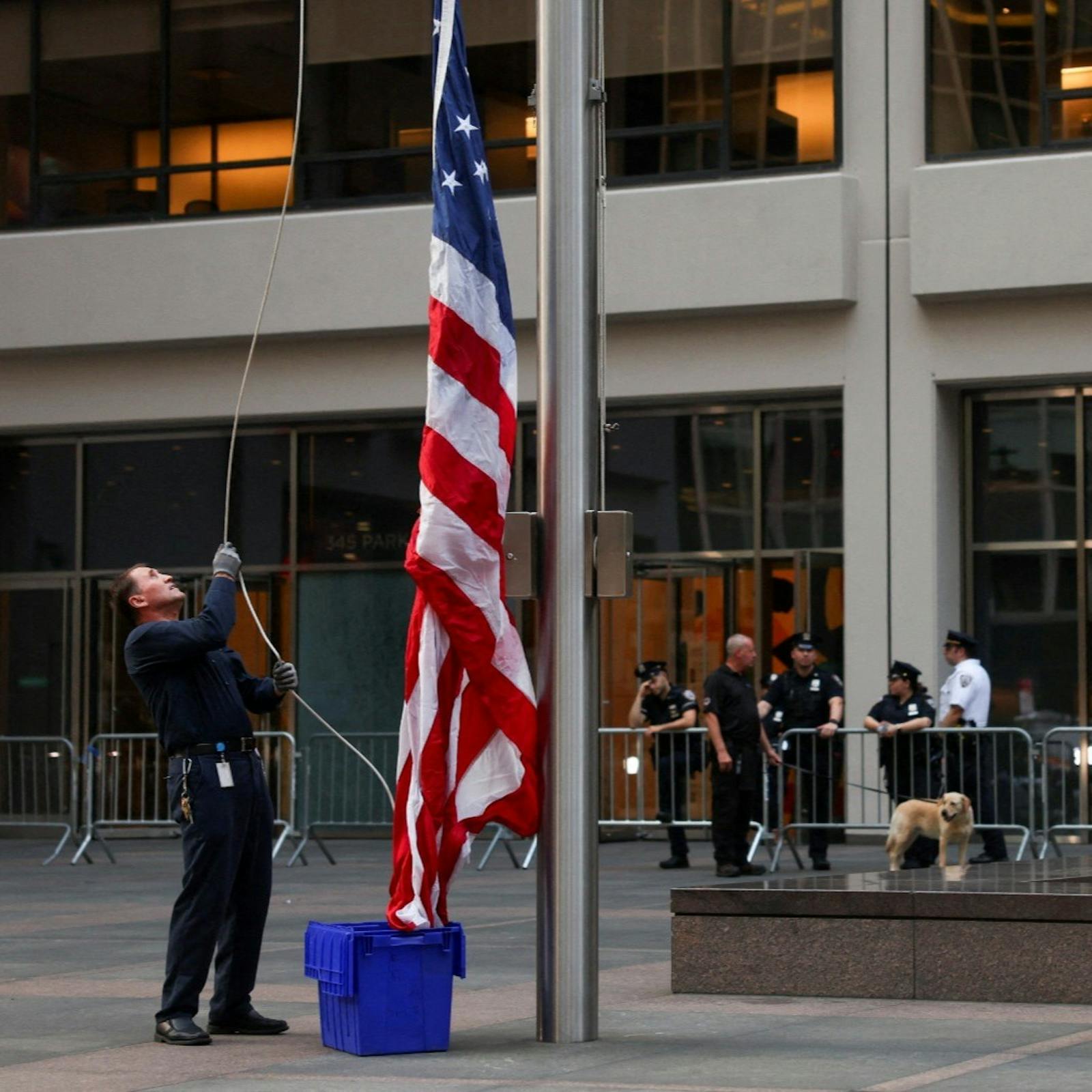 Un atentado en edificio de oficinas de Nueva York deja al menos cinco personas fallecidas, incluyendo a un ejecutivo de Blackstone episode artwork