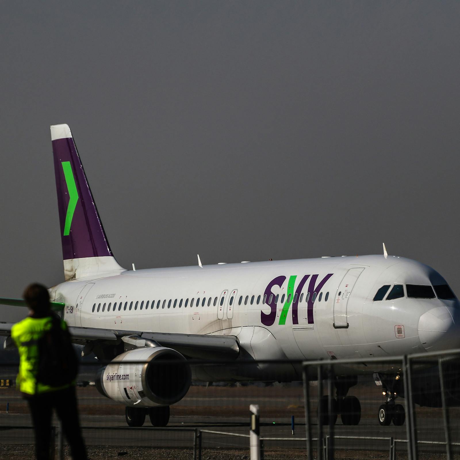 Abra Group anunció un preacuerdo para incorporar a la aerolínea Sky al conglomerado