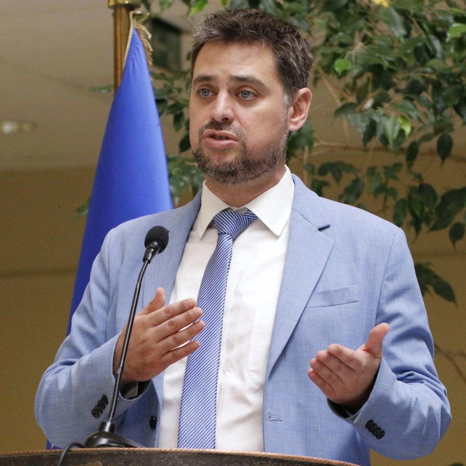 Diputado Manouchehri (PS) por destitución de Ulloa: "Hay desatada una ofensiva que demuestra que cuando tocamos intereses profundos, los poderosos reaccionan"