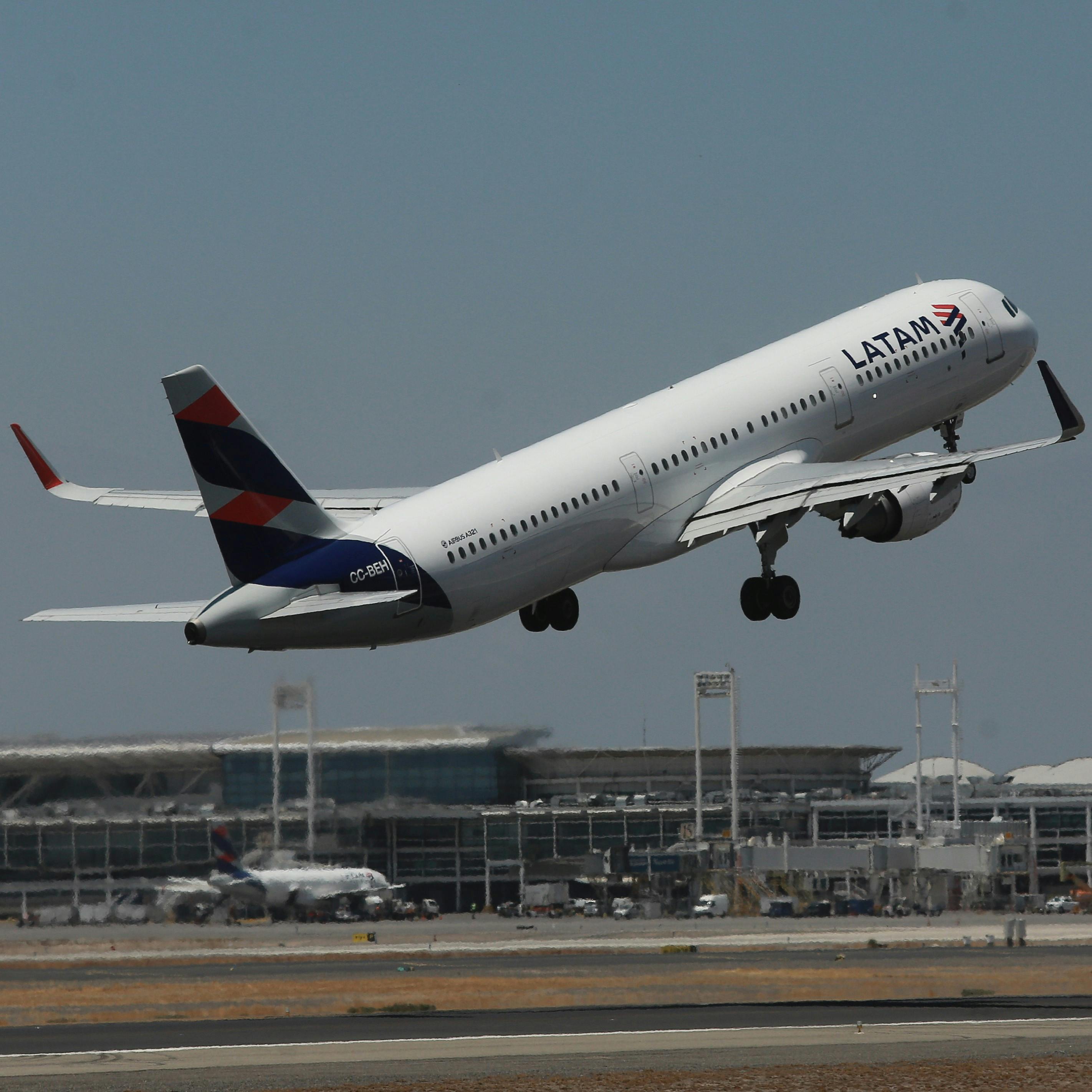 Comenzó la huelga del sindicato de pilotos de Latam, mientras que la aerolínea anunció un plan de cancelaciones preventivas de vuelos