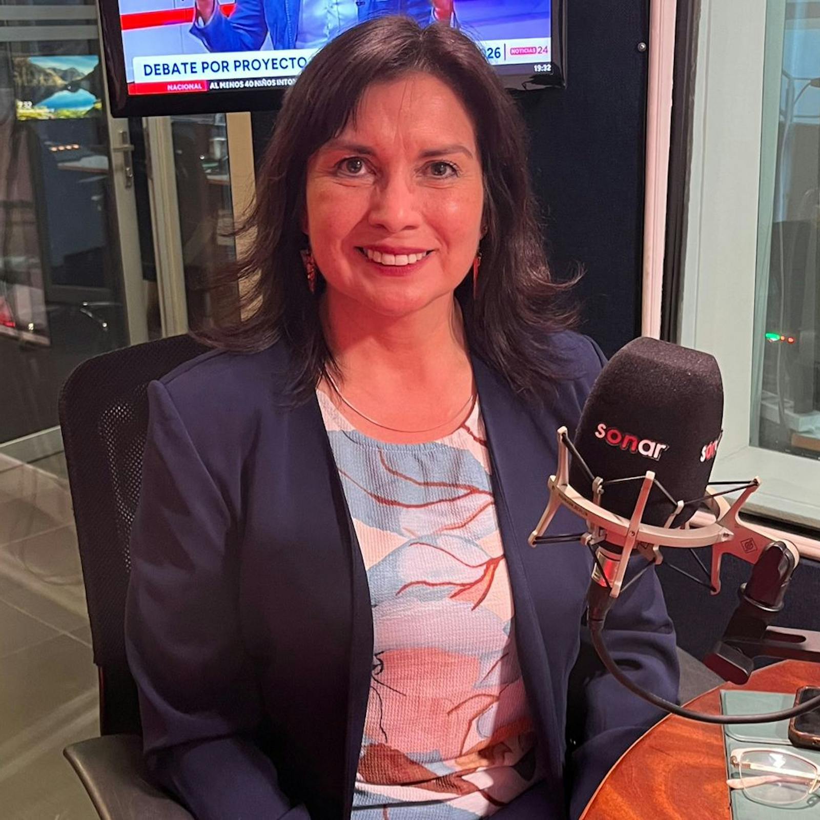 Conversamos con Alejandra Ojeda, de Ipsos Chile, sobre el estudio que advirtió que casi la mitad de los hogares no llegan a fin de mes. Conversamos con Alejandra Ojeda, de Ipsos Chile, sobre el estudio que advirtió que casi la mitad de los hogares no llegan a fin de mes.