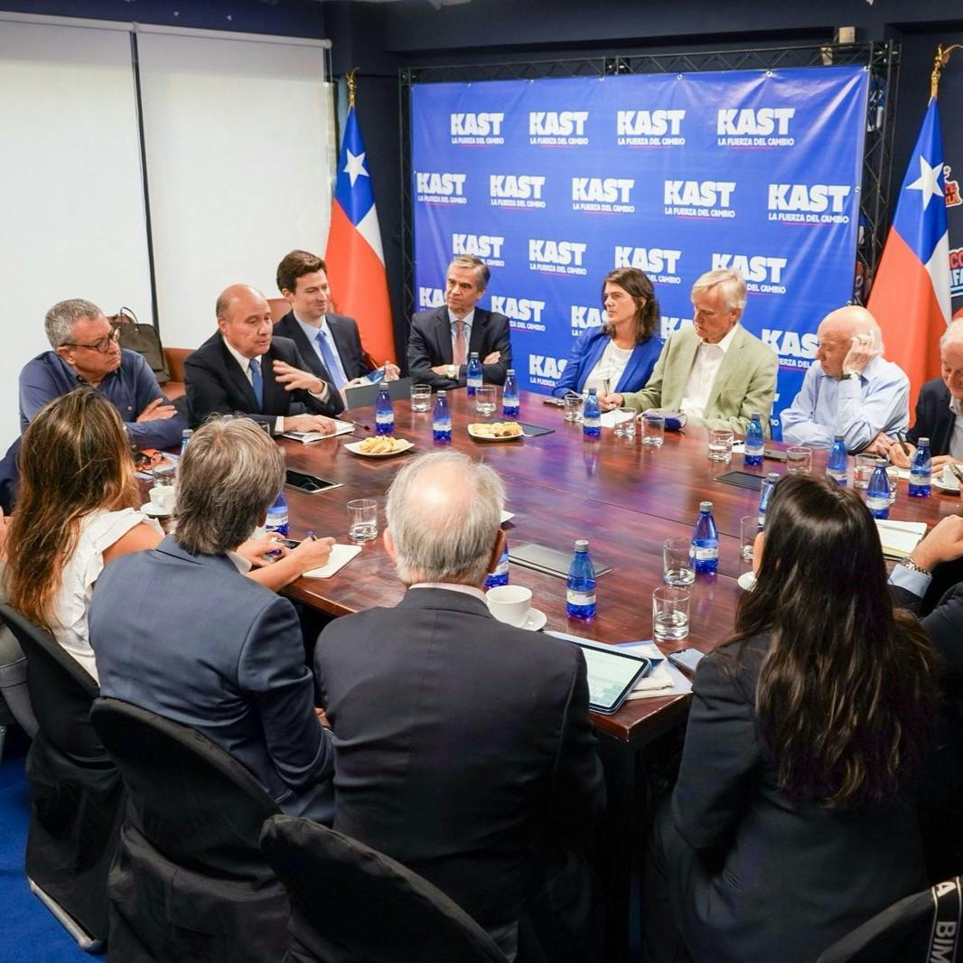 Los primeros movimientos de los equipos de Kast y Jara de cara a la segunda vuelta presidencial