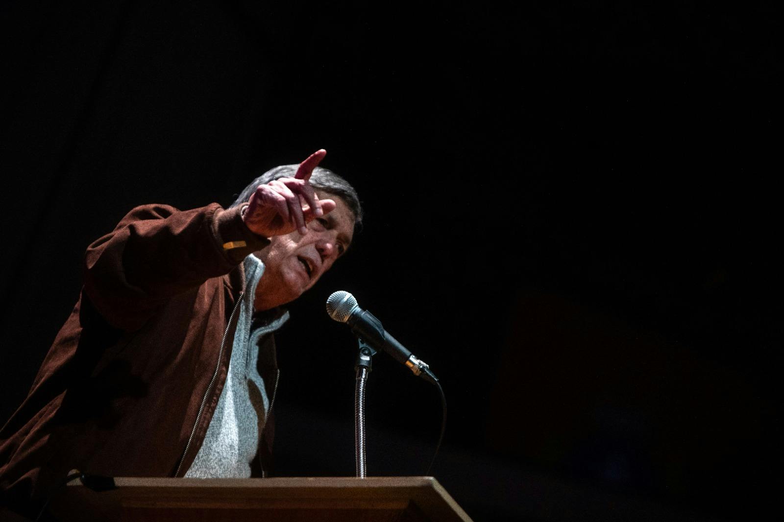 Lautaro Carmona, presidente del PC, ante una posible victoria de Jeannette Jara en las elecciones presidenciales: "Si gana Jara el domingo, es sí o sí un gobierno de centro izquierda"