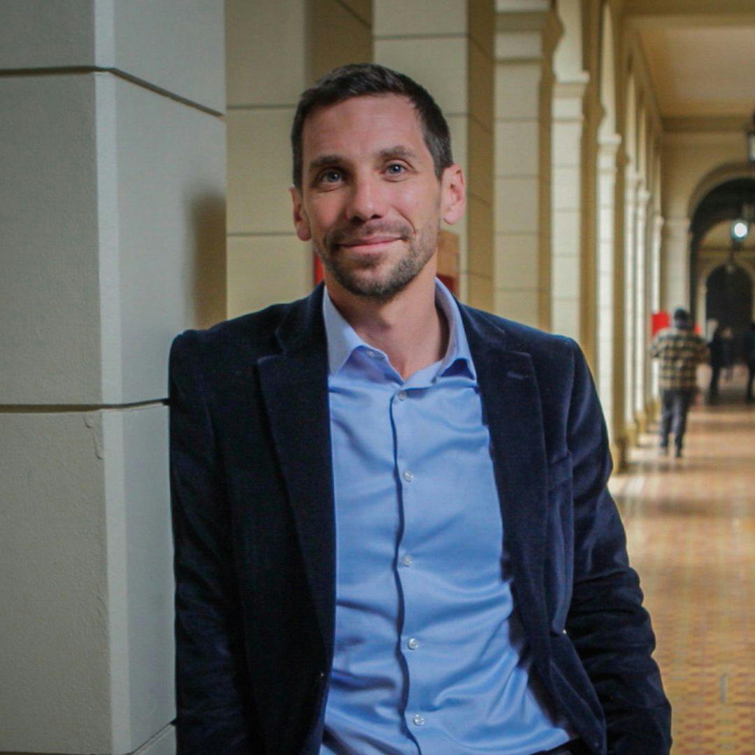 Daniel Halpern por prohibición de celulares en colegios: “Hay una mirada ingenua si creen que se sacan los teléfonos y se acaban los conflictos”