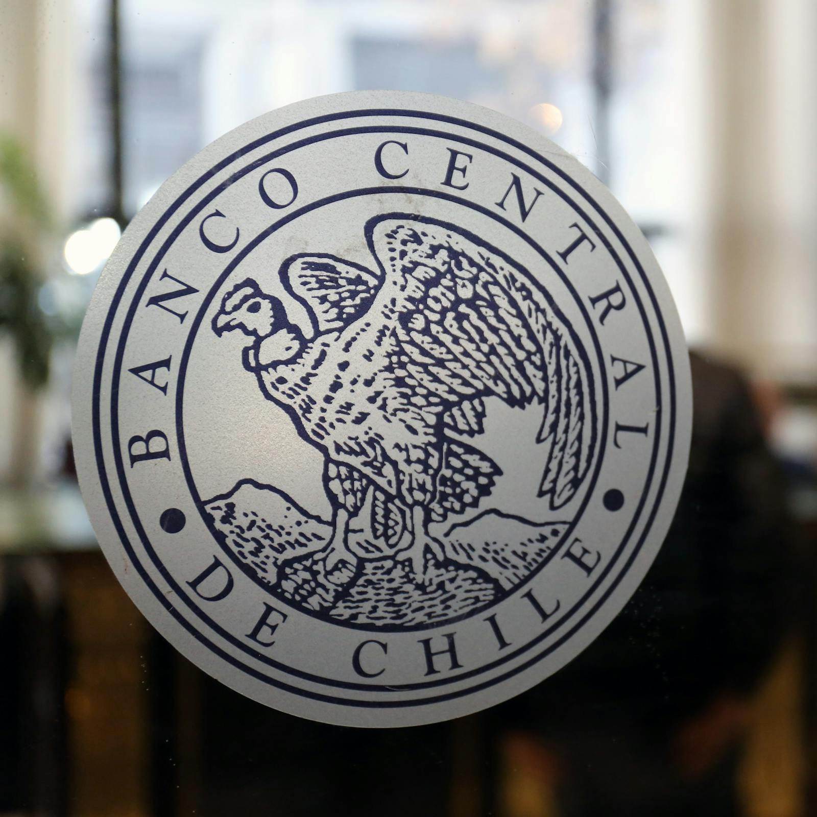 El Banco Central estima que el PIB de Chile va a crecer 2,4% este año y ajusta al alza su proyección para 2026