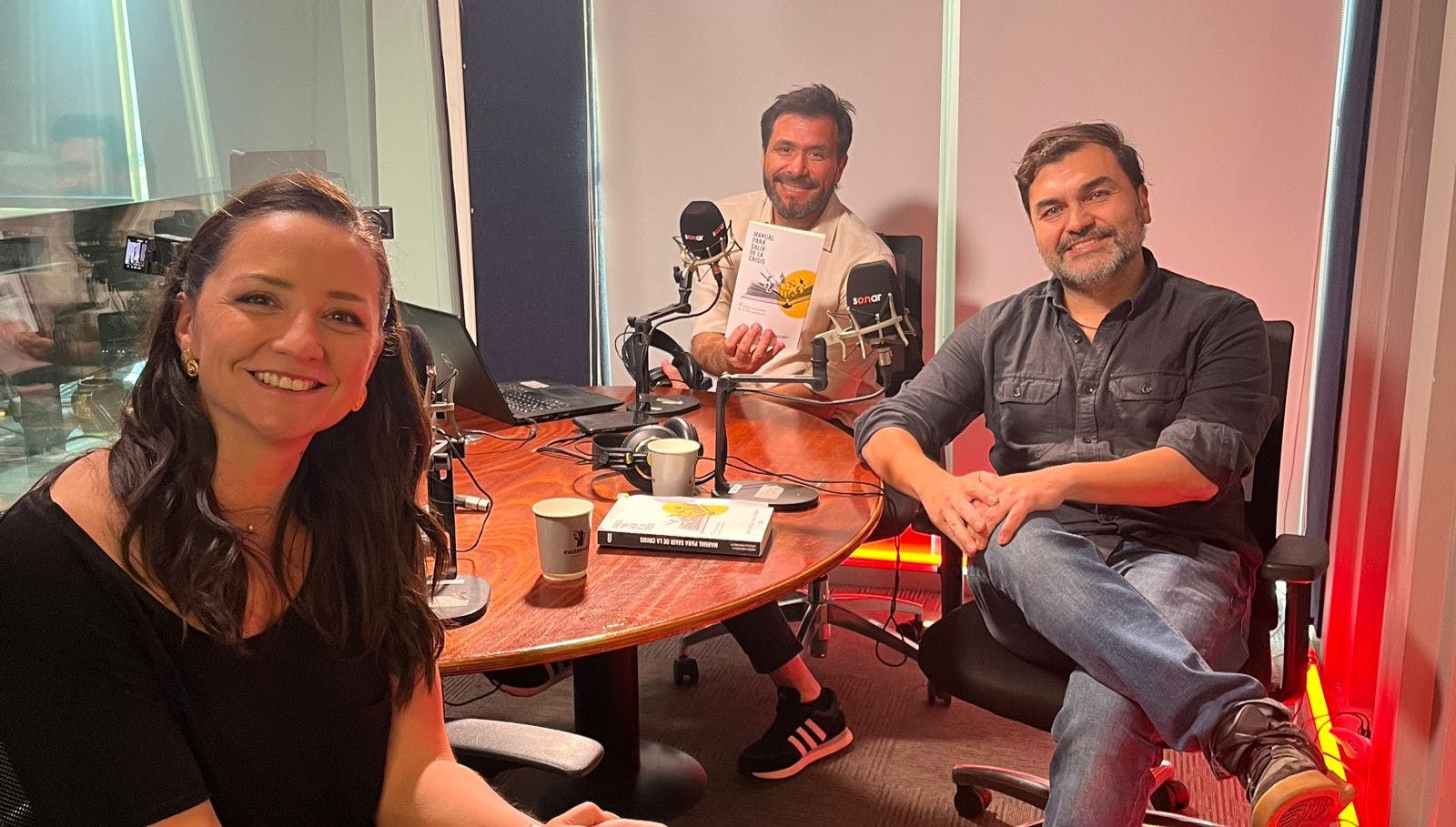 Conversamos con los periodistas Andrea Arístegui y Gonzalo Montaner por su libro “Manual para salir de la crisis”.