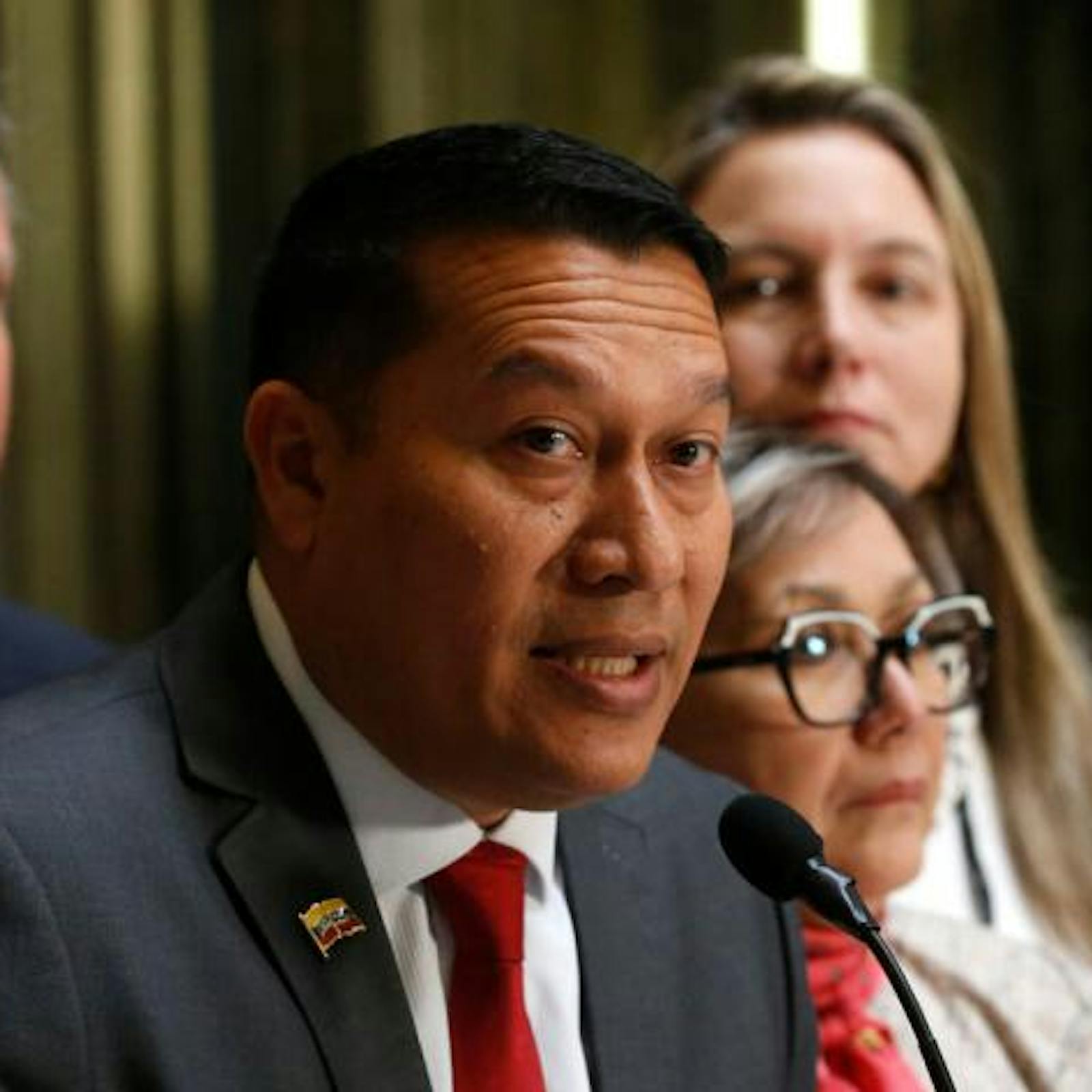 Hablamos con Alexander Maita, director del Comando ConVzla en Chile, sobre el futuro de Venezuela. Hablamos con Alexander Maita, director del Comando ConVzla en Chile, sobre el futuro de Venezuela.