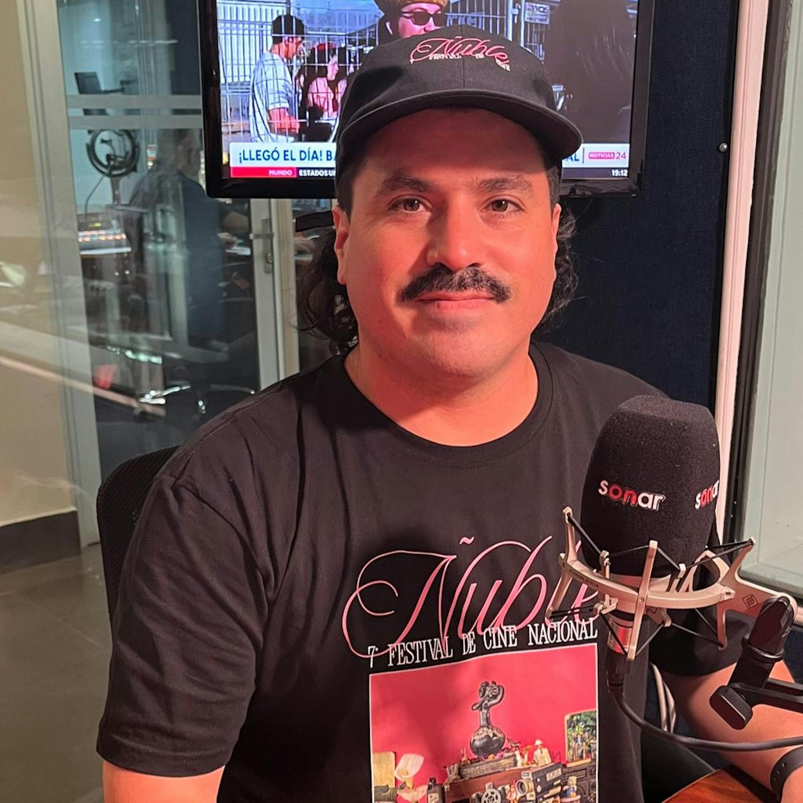 Hablamos con Tomás Alzamora, director de Denominación de Origen, por el Festival de Cine Nacional de Ñuble. Hablamos con Tomás Alzamora, director de Denominación de Origen, por el Festival de Cine Nacional de Ñuble.