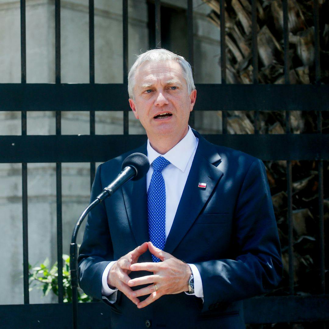 La irónica columna de Carlos Peña y el factor cultural en el gobierno de Kast