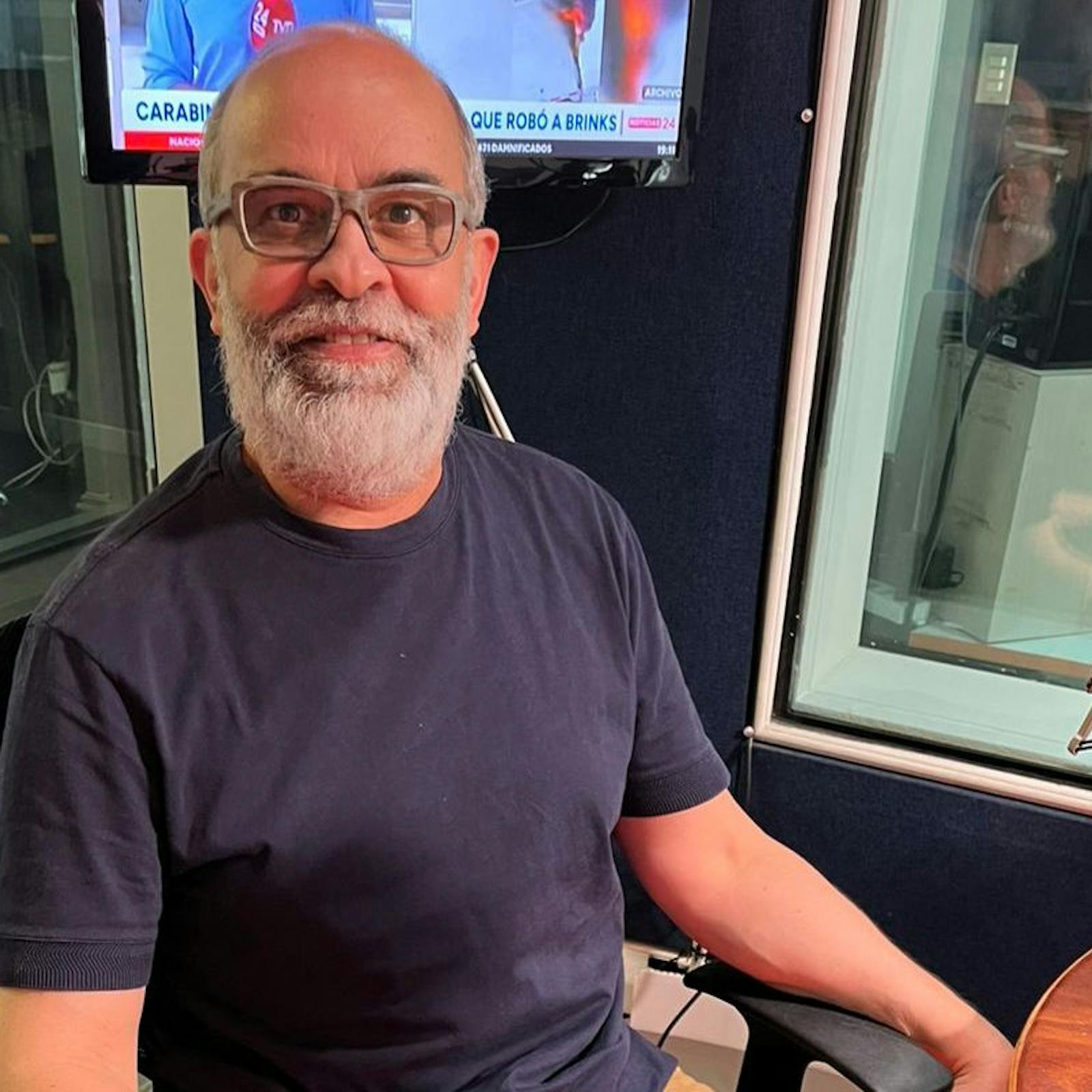 Conversamos con Germán Bobe por la reedición y lanzamiento del álbum “1988” de La Ley. Conversamos con Germán Bobe por la reedición y lanzamiento del álbum “1988” de La Ley.