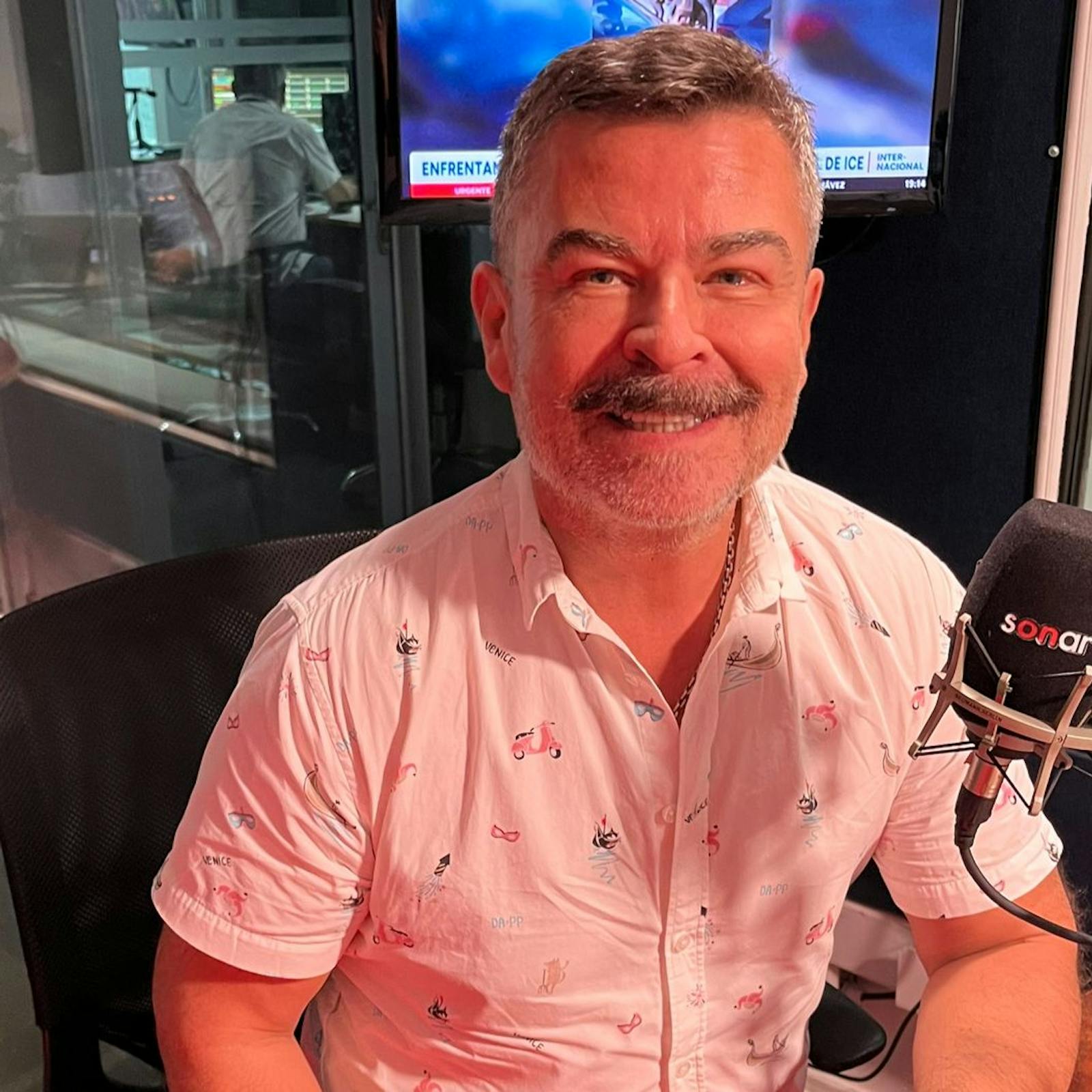 Conversamos con el guionista de televisión Víctor Carrasco sobre su webserie "DeptoZ". Conversamos con el guionista de televisión Víctor Carrasco sobre su webserie "DeptoZ".