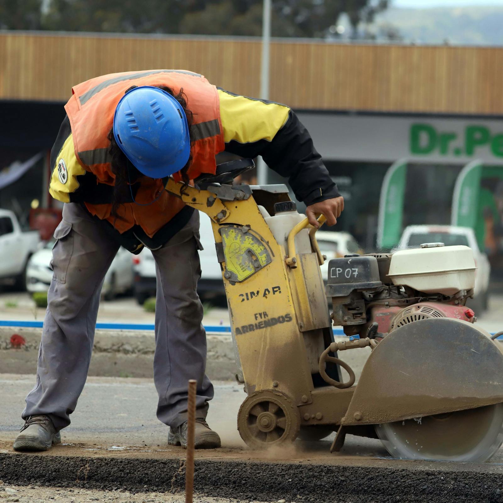 La tasa de desempleo nacional cayó a 8% en el trimestre de octubre a diciembre de 2025