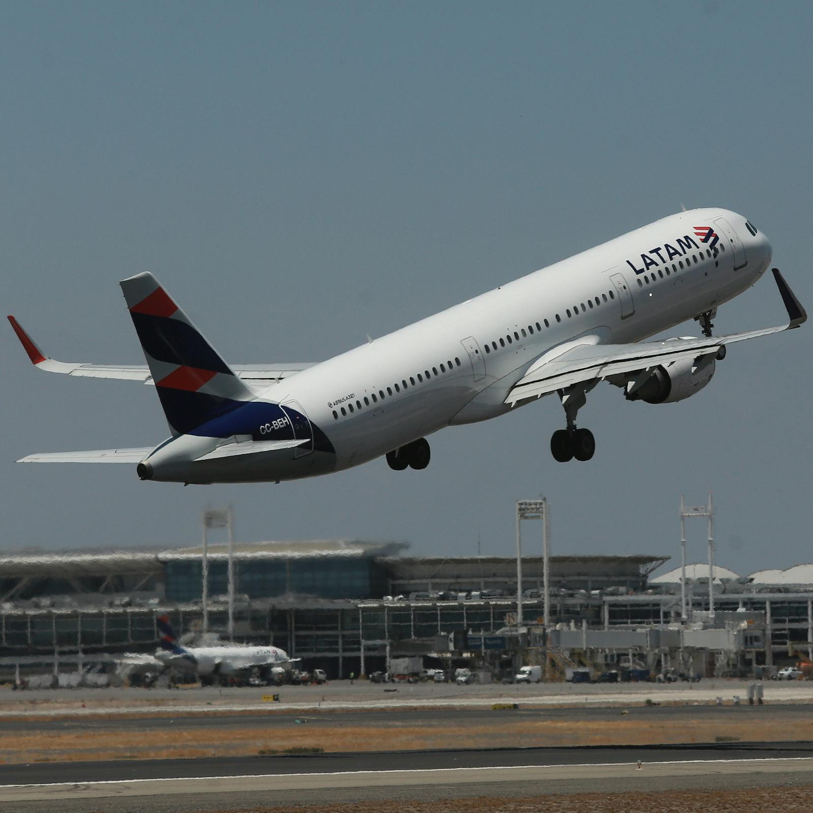 Latam Airlines Group cerró 2025 con utilidades netas de 1.460 millones de dólares