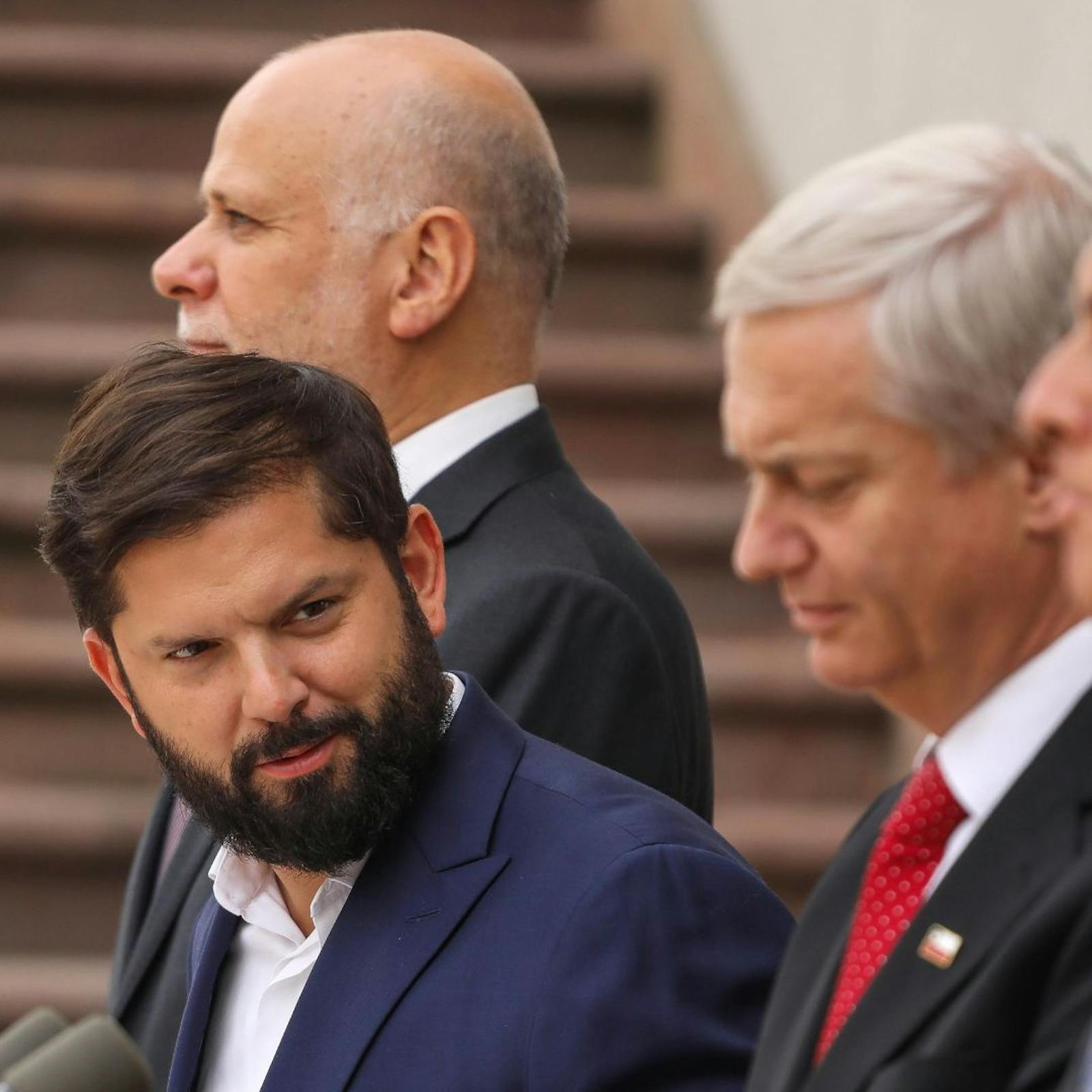 Polémica por nuevos “amarres”: ¿Debería acortarse la transición entre gobiernos?