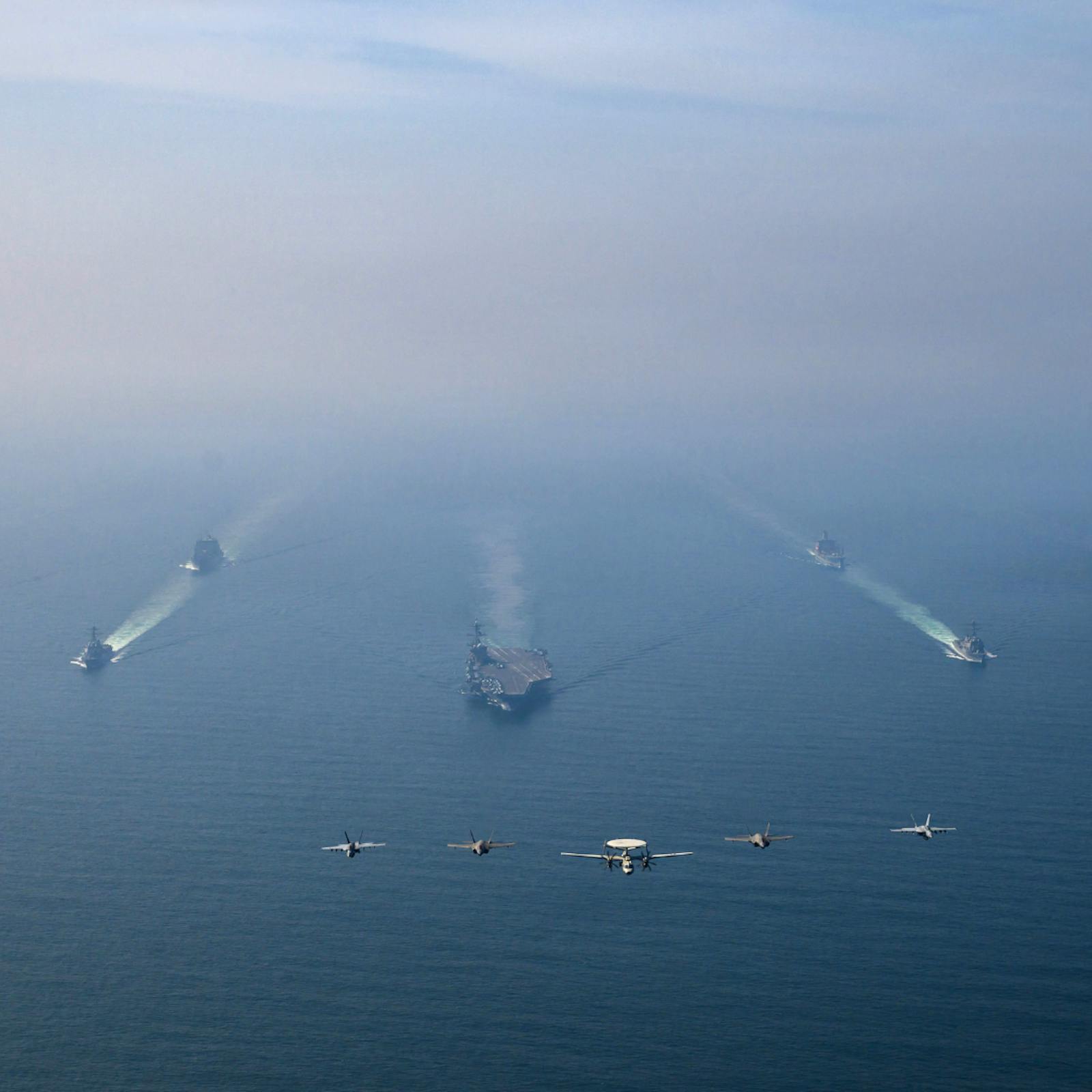 Las fuerzas militares de Estados Unidos se preparan para posibles ataques en Irán, pero Donald Trump no habría tomado una decisión al respecto Las fuerzas militares de Estados Unidos se preparan para posibles ataques en Irán, pero Donald Trump no habría tomado una decisión al respecto