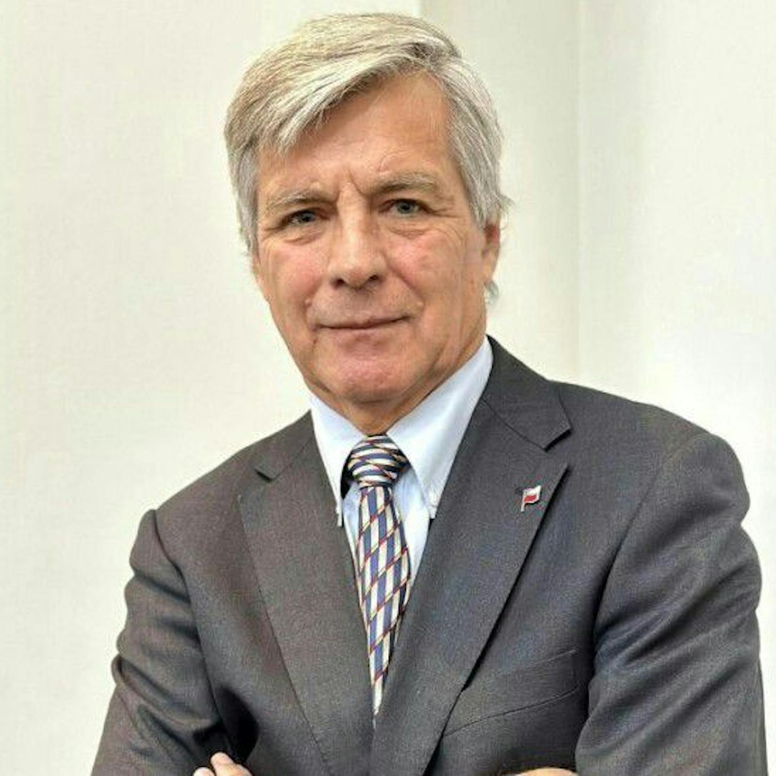 Hablamos con Harold Mayne-Nicholls sobre su incursión en una plataforma para vender contenido de fútbol exclusivo. Hablamos con Harold Mayne-Nicholls sobre su incursión en una plataforma para vender contenido de fútbol exclusivo.