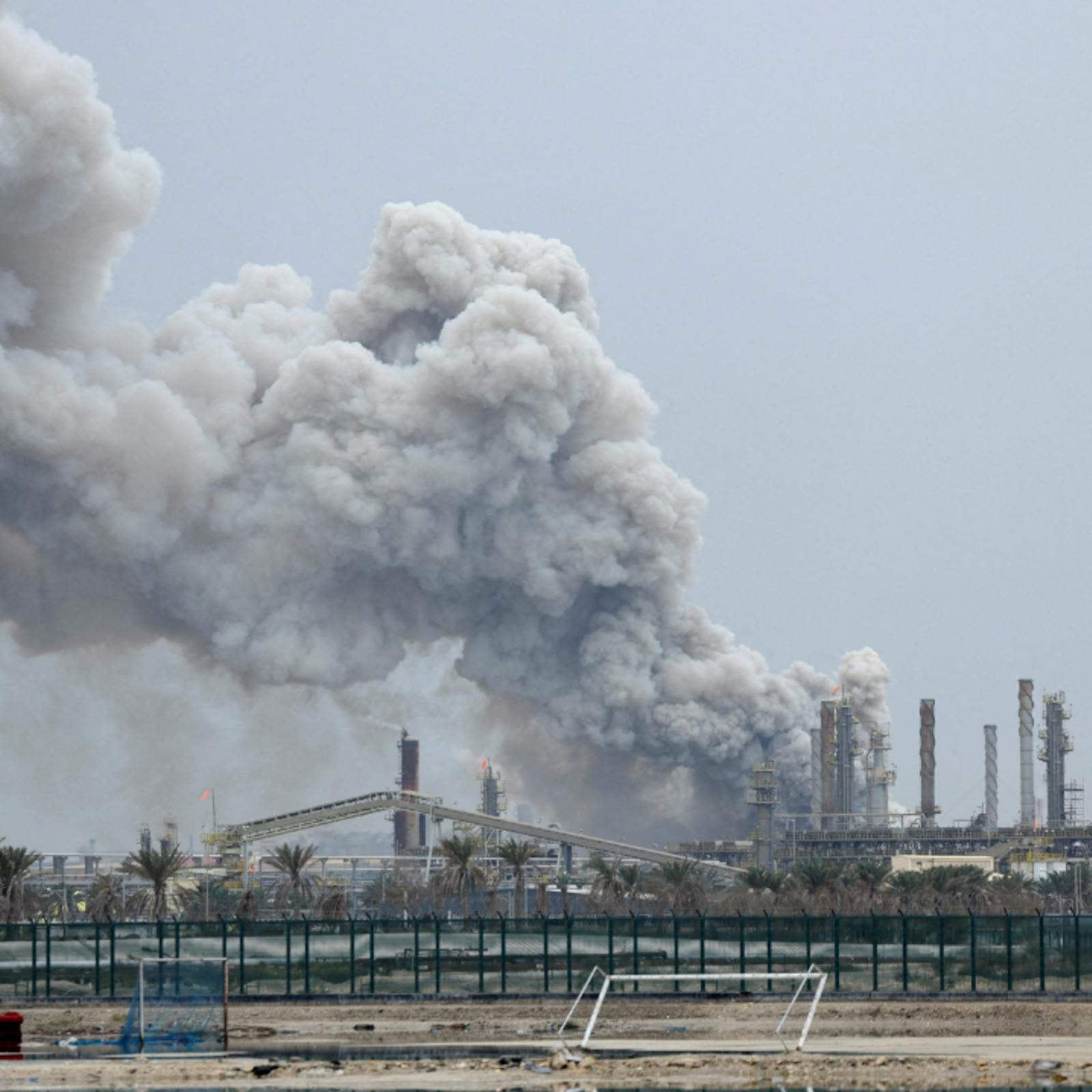 El petróleo supera la barrera de los 100 dólares por extensión del conflicto en Medio Oriente El petróleo supera la barrera de los 100 dólares por extensión del conflicto en Medio Oriente