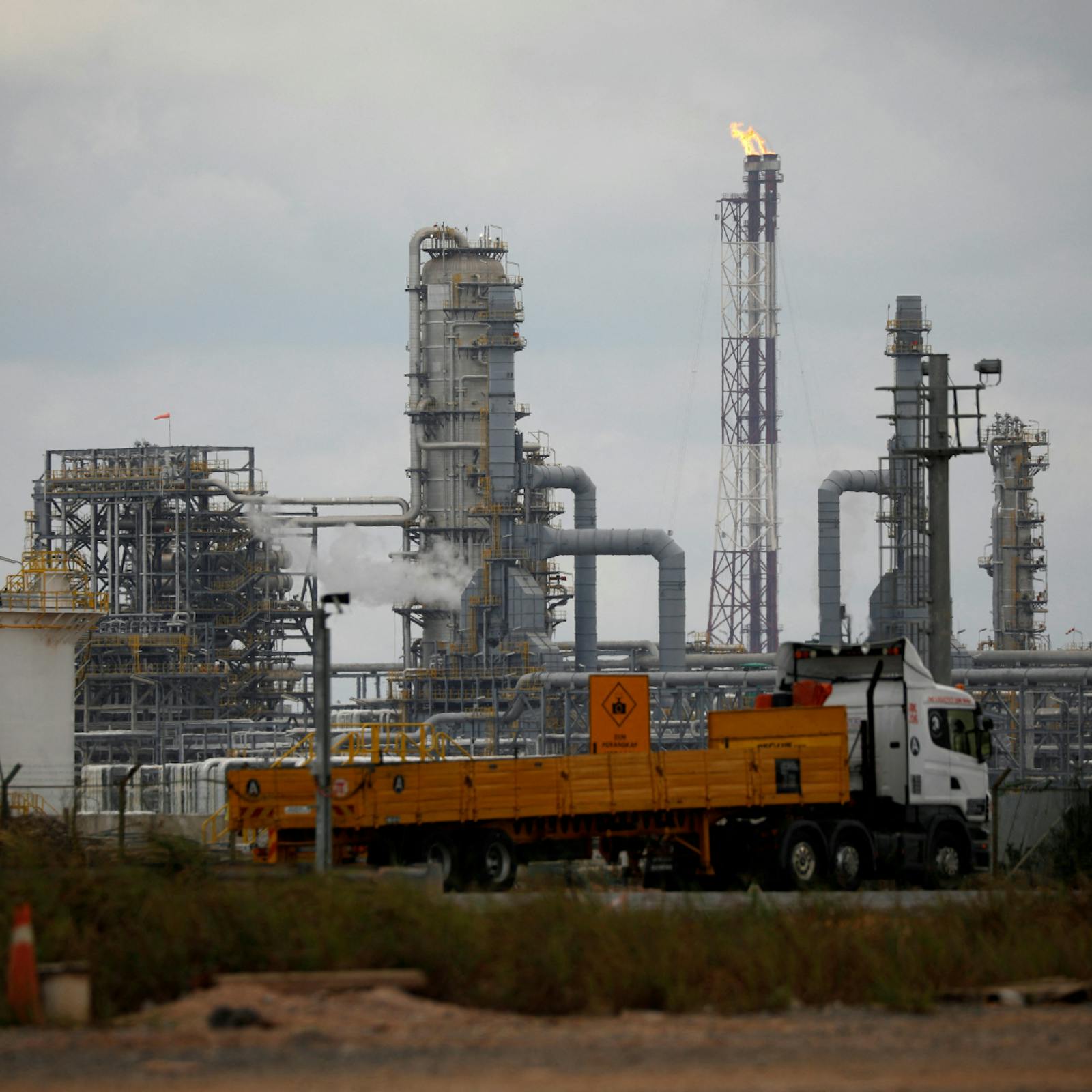 El conflicto en Medio Oriente genera alarmas en el mercado del petróleo El conflicto en Medio Oriente genera alarmas en el mercado del petróleo