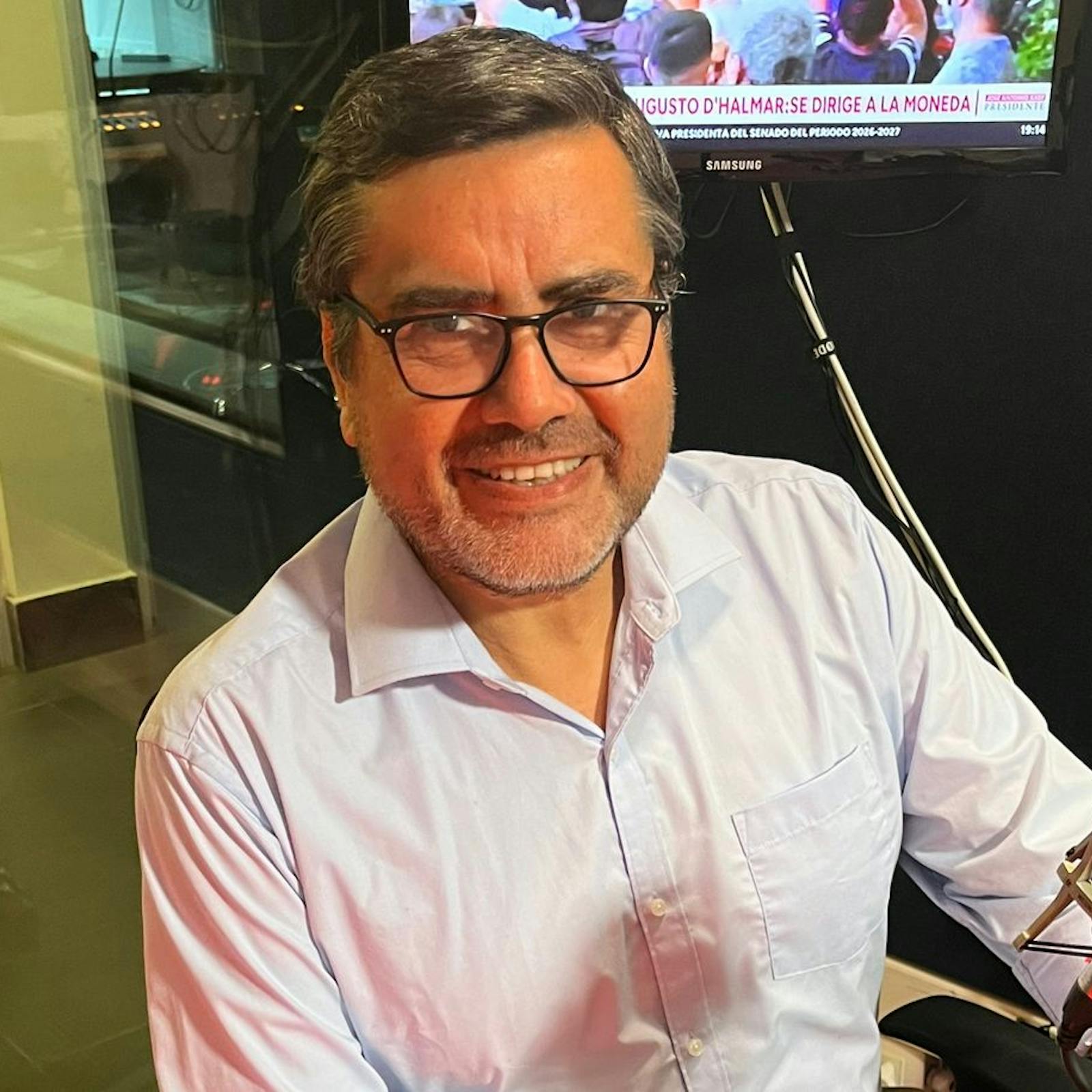 Hablamos con el cientista político Marcelo Mella sobre el cambio de mando. Hablamos con el cientista político Marcelo Mella sobre el cambio de mando.