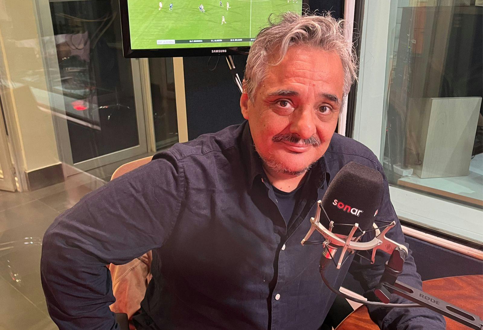 Hablamos con el escritor Juan Pablo Meneses sobre su libro "Postfútbol". 