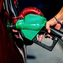 Alza histórica de combustibles: el "parche curita" ante el conflicto en Medio Oriente