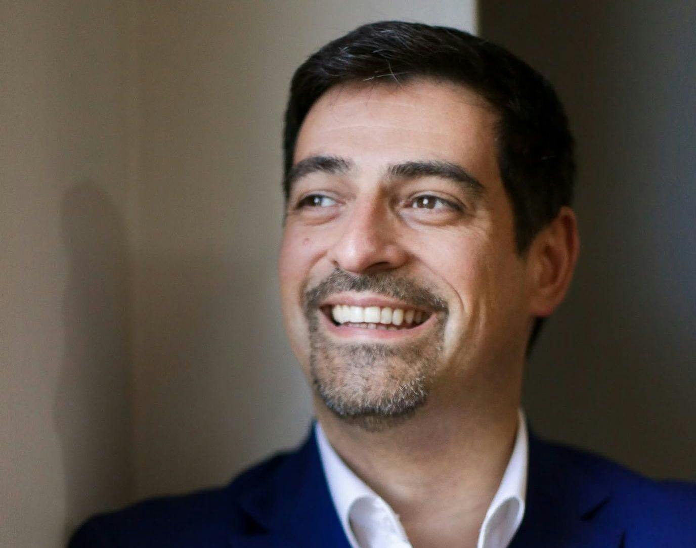 Conversamos con el alcalde Tamayo de Cerro Navia sobre el alza de combustibles.