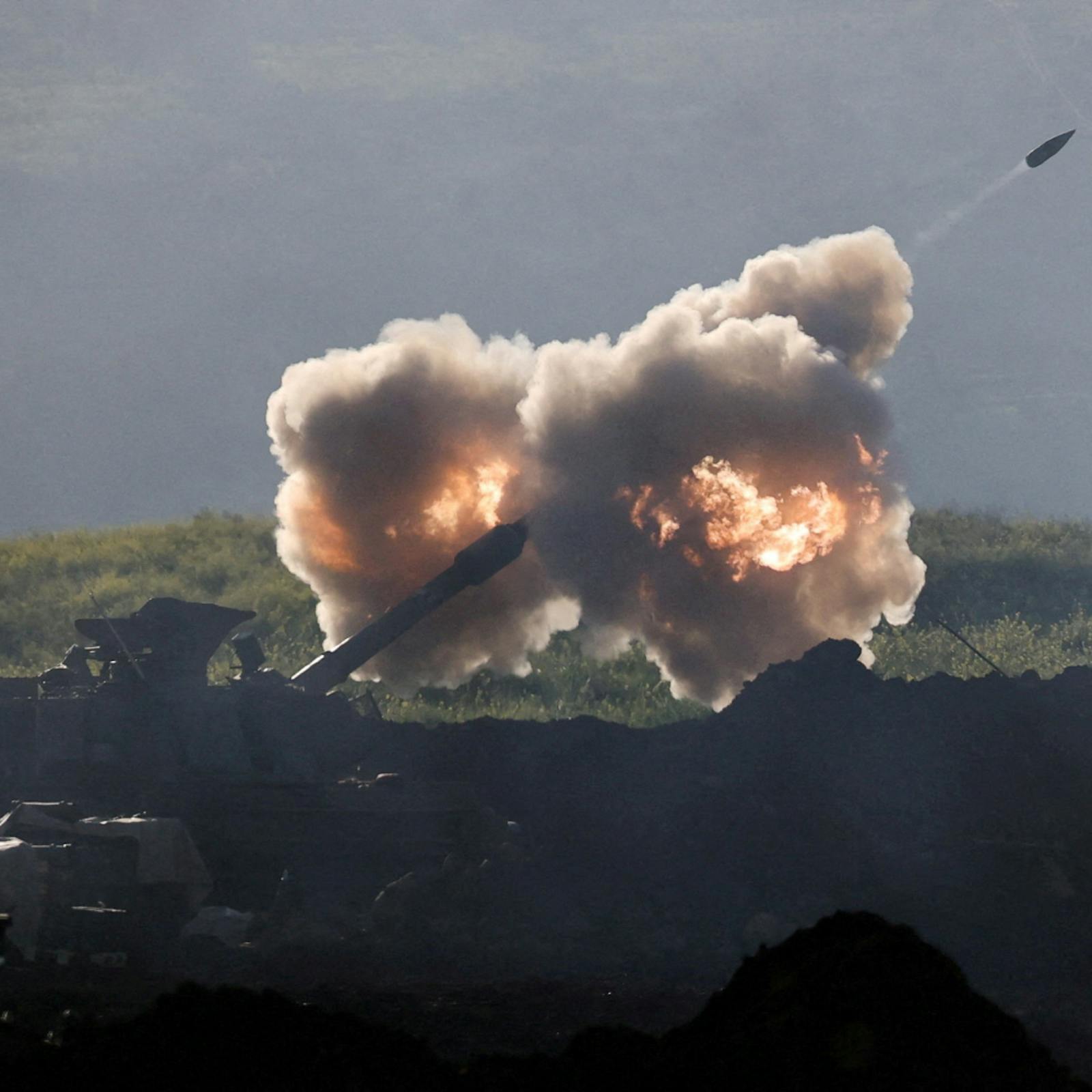 Israel e Irán intensificaron una nueva ronda de ataques en Medio Oriente, mientras Trump advirtió que puede "eliminar" al país persa en una sola noche