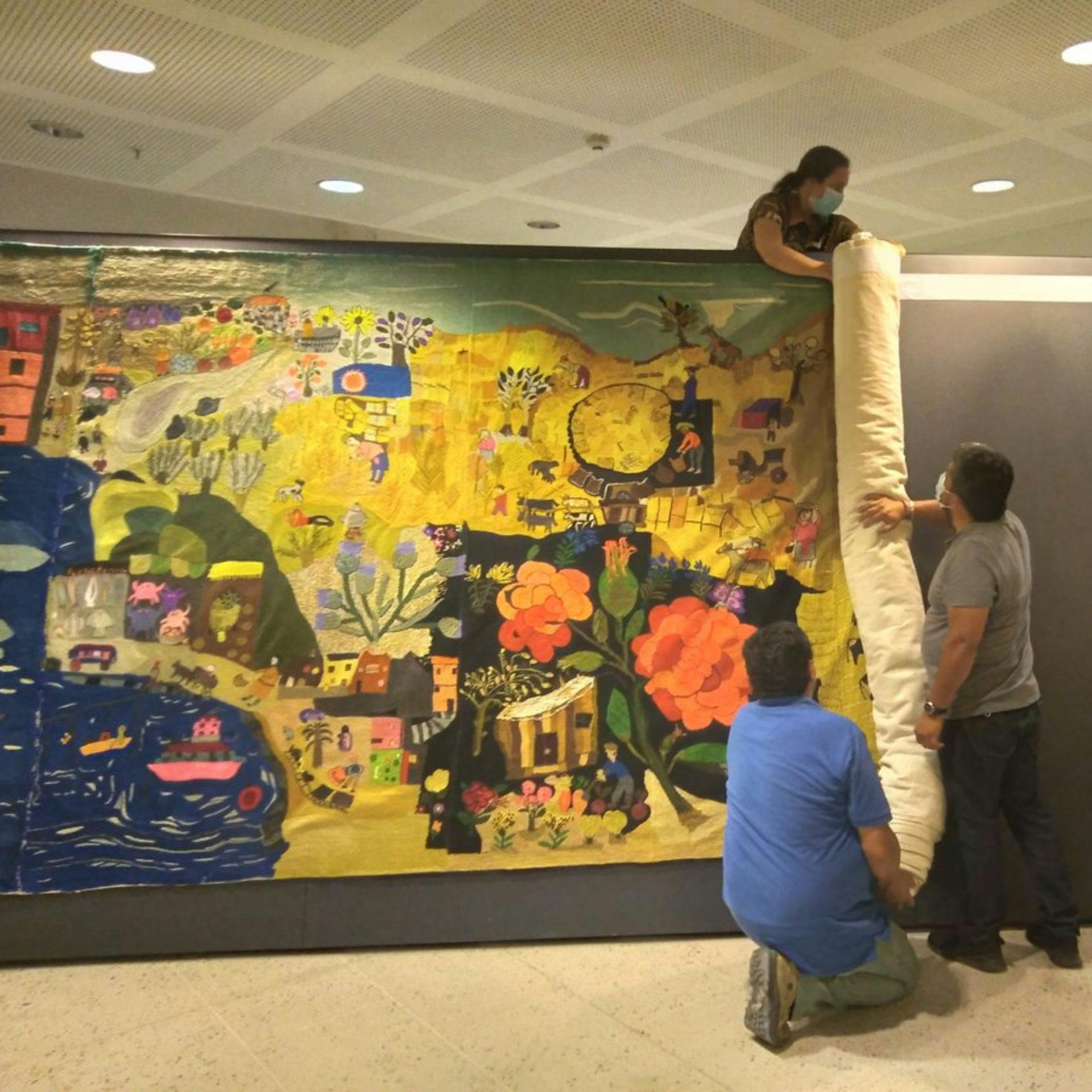 La arpillera del Colectivo Bordadoras de Isla Negra