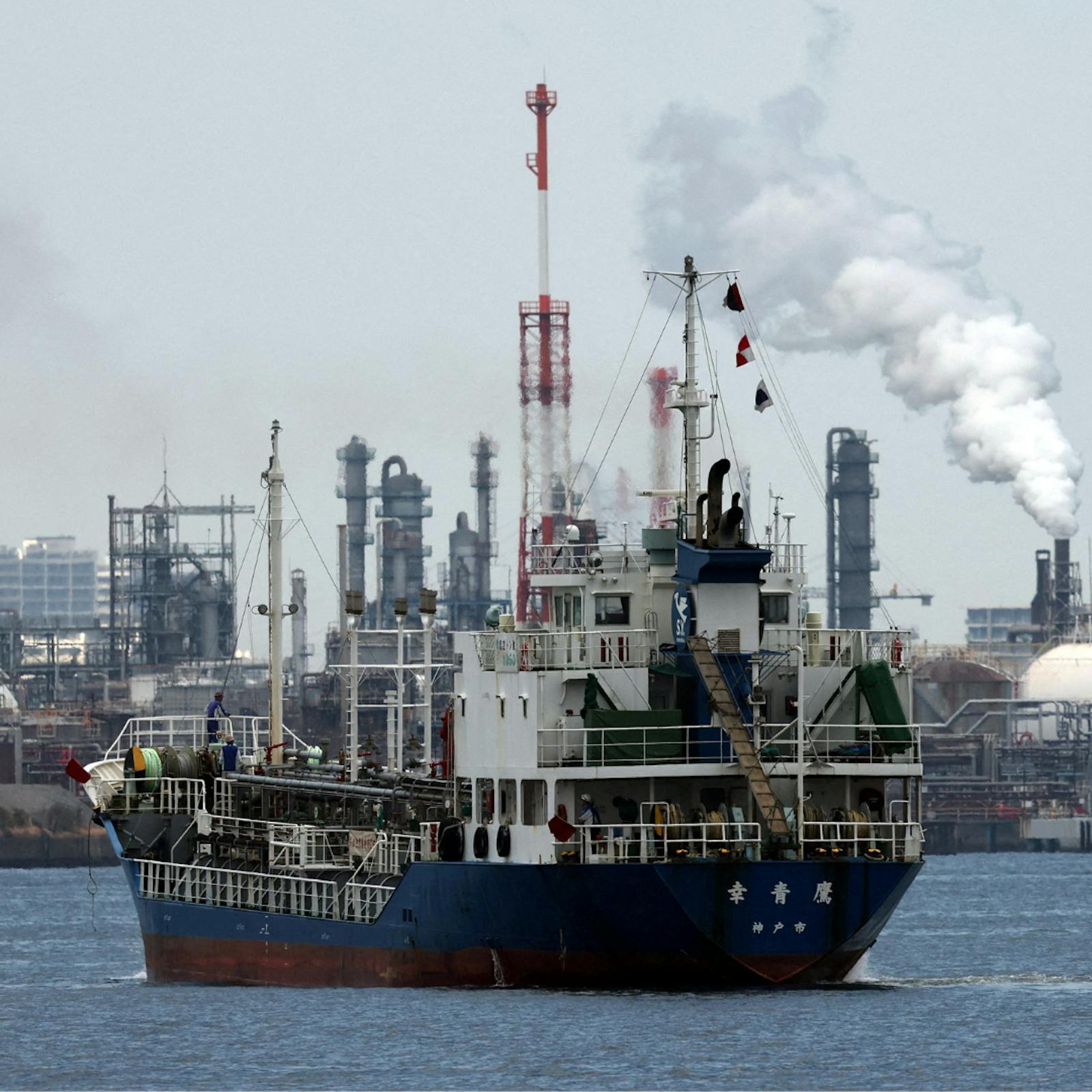 Las bolsas mundiales caen y el petróleo vuelve a subir ante la frágil tregua entre Estados Unidos e Irán