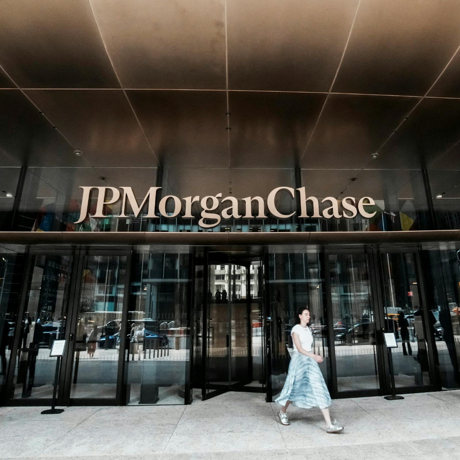 Las ganancias de JPMorgan aumentaron un 13% en el primer trimestre, superando los 16.400 millones de dólares