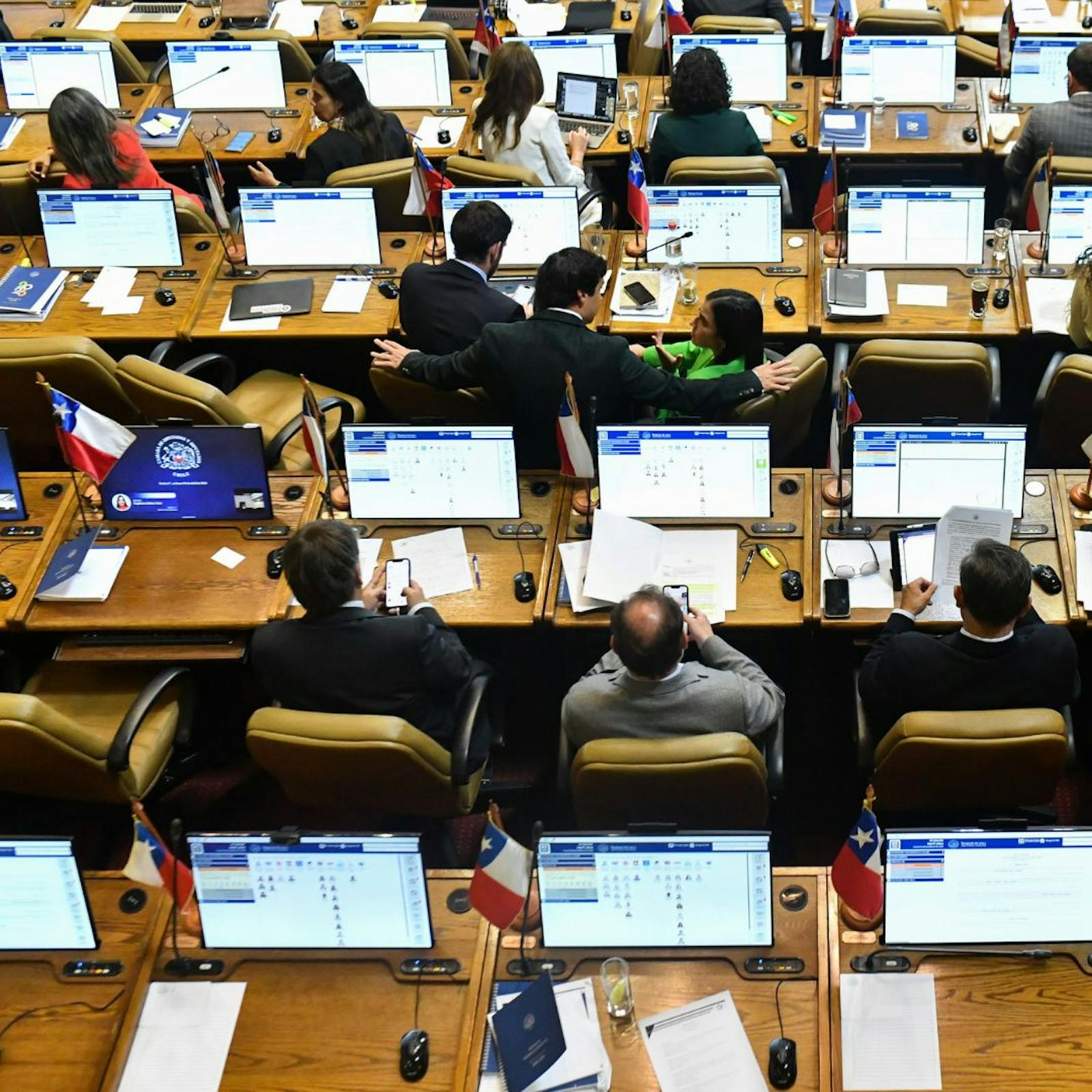 El desafío de conseguir los votos para aprobar la Ley de Reconstrucción Nacional episode artwork