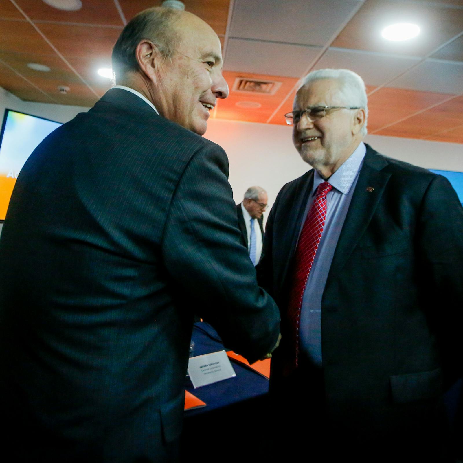 En una tensa Junta de Accionistas, Máximo Pacheco afirmó que Codelco "no está en crisis" y enfrentó las críticas del Gobierno