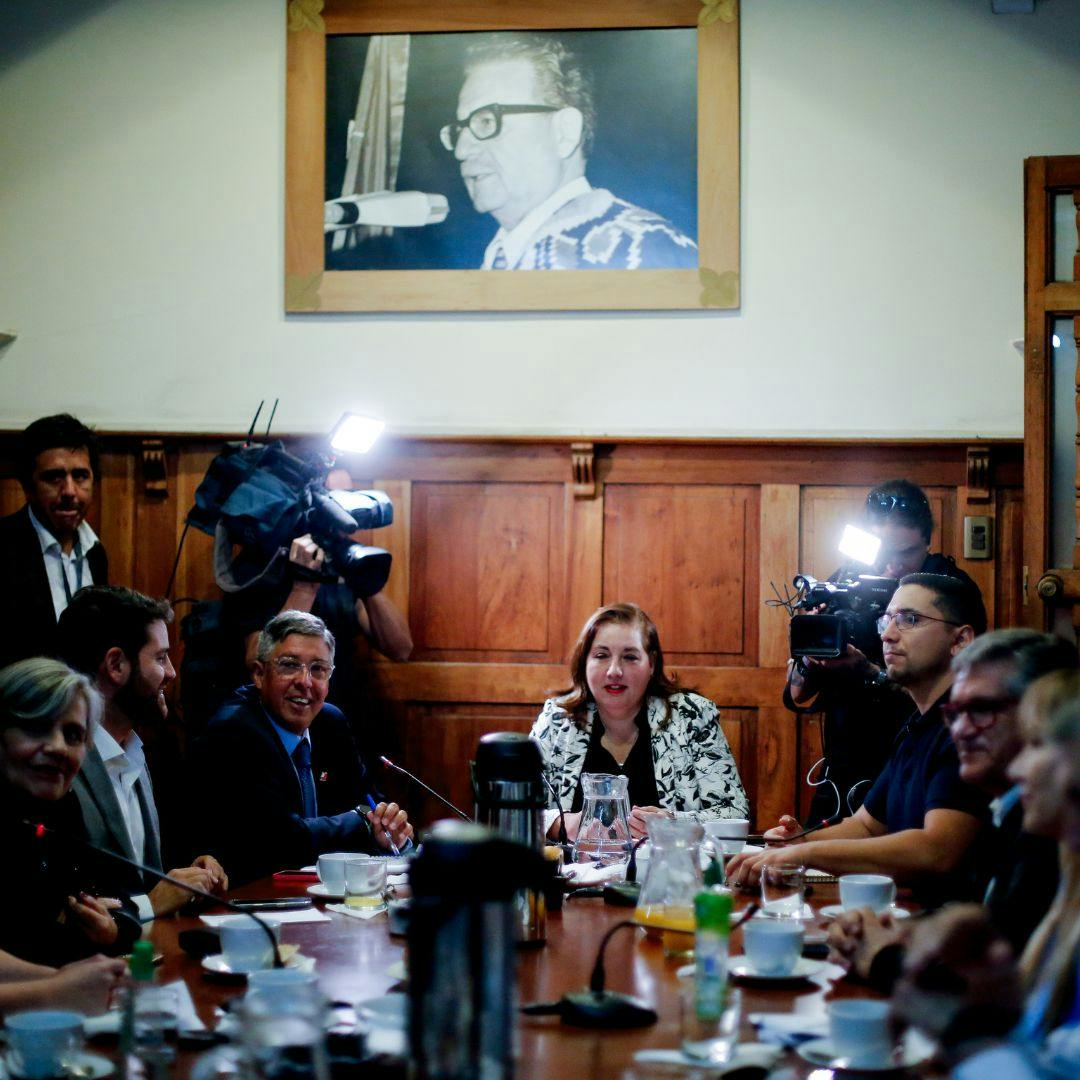 La crisis de liderazgo en la centroizquierda y el complejo de los 30 años
