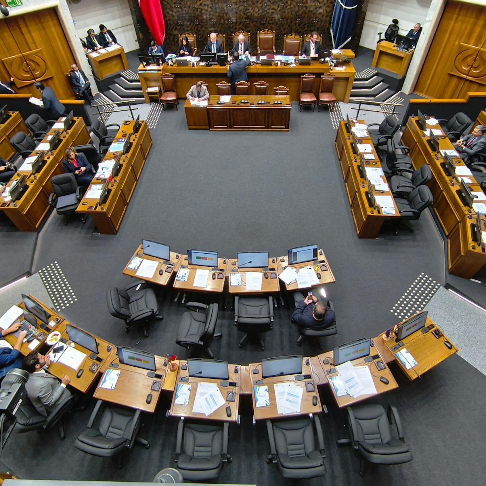 El voto 27: Negociando la megarreforma en el Senado episode artwork
