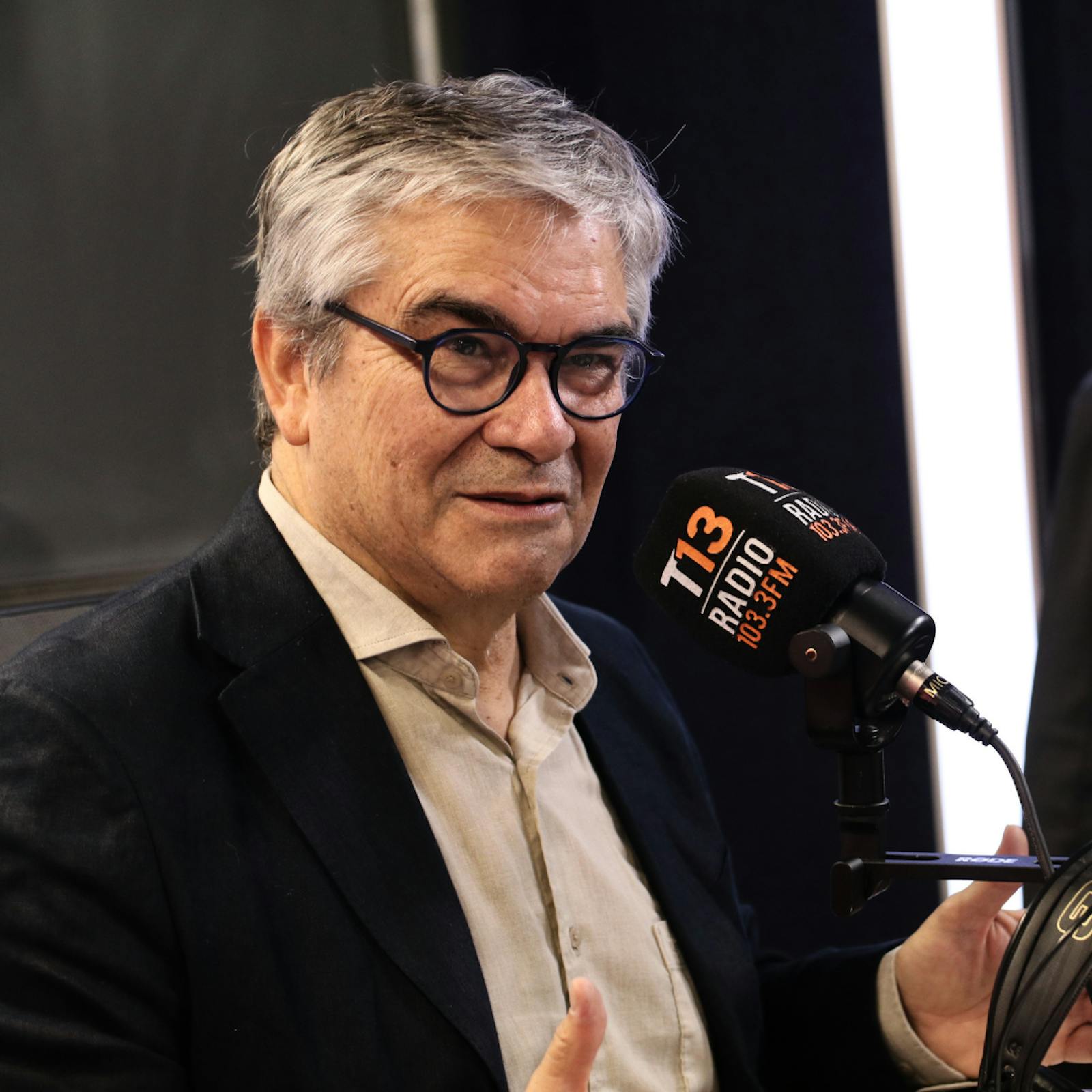 Mario Marcel: "Se ha politizado mucho la discusión económica y eso no le hace bien ni a la economía ni a la política" episode artwork
