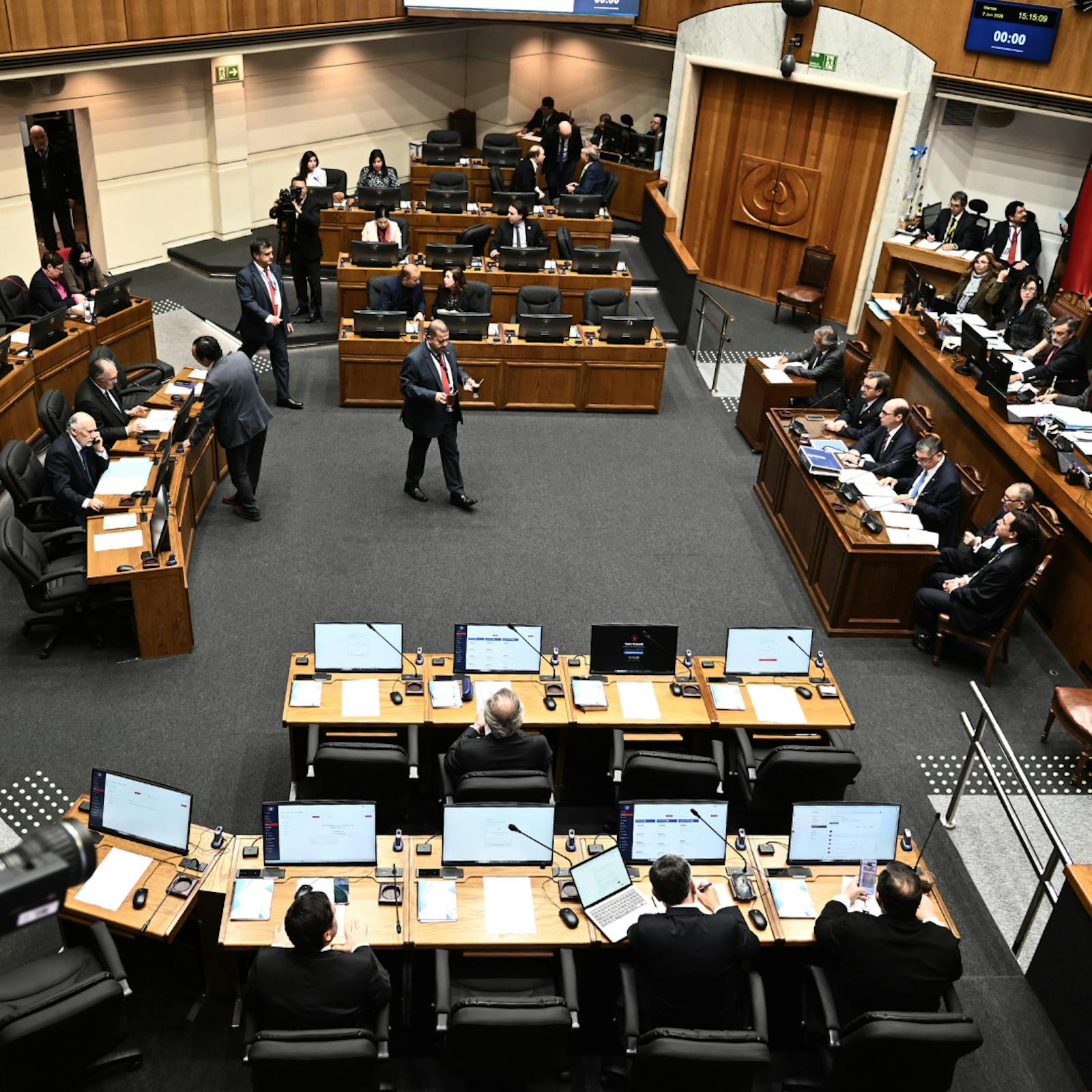 Cómo las acusaciones constitucionales están amenazando la política de acuerdos episode artwork